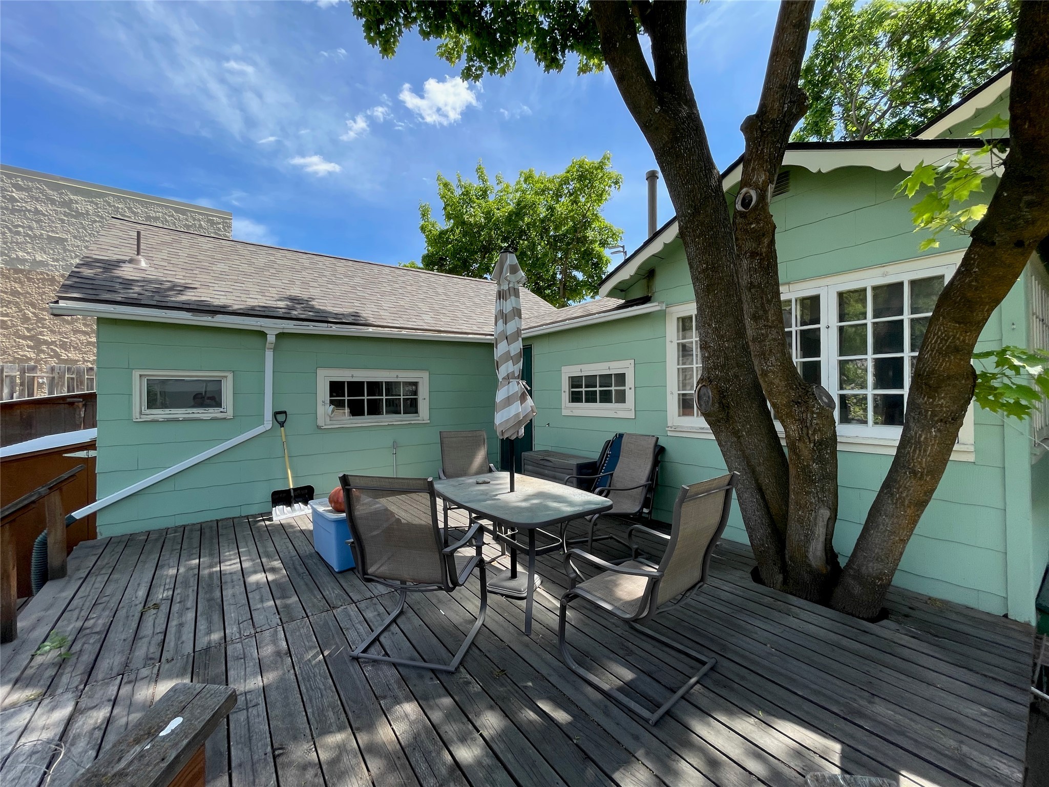 929 9th Street W Property Photo 9