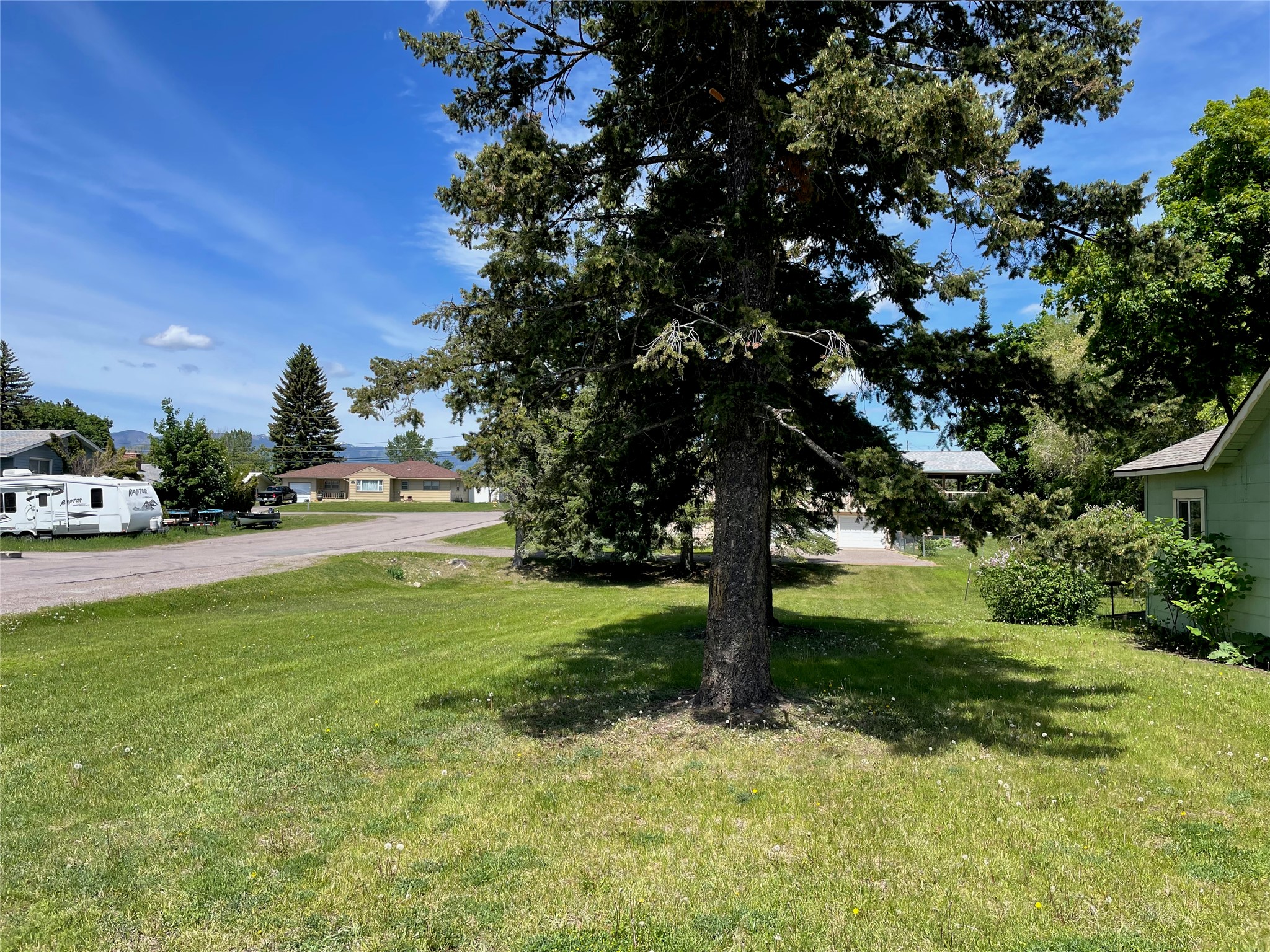 929 9th Street W Property Photo 15