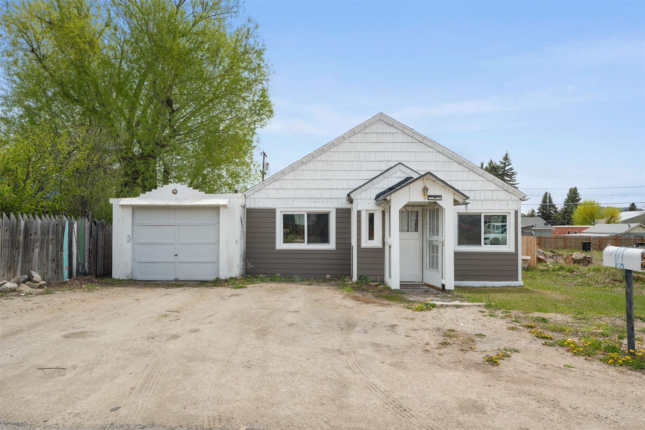2422 Pine Street Property Photo