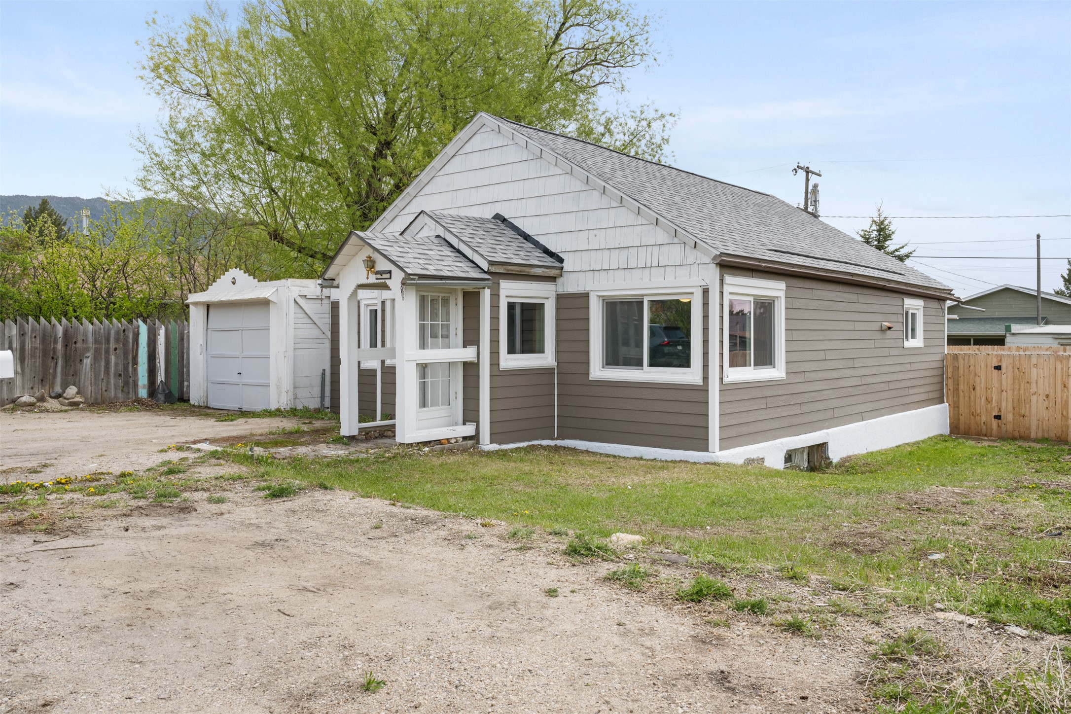 2422 Pine Street Property Photo 2