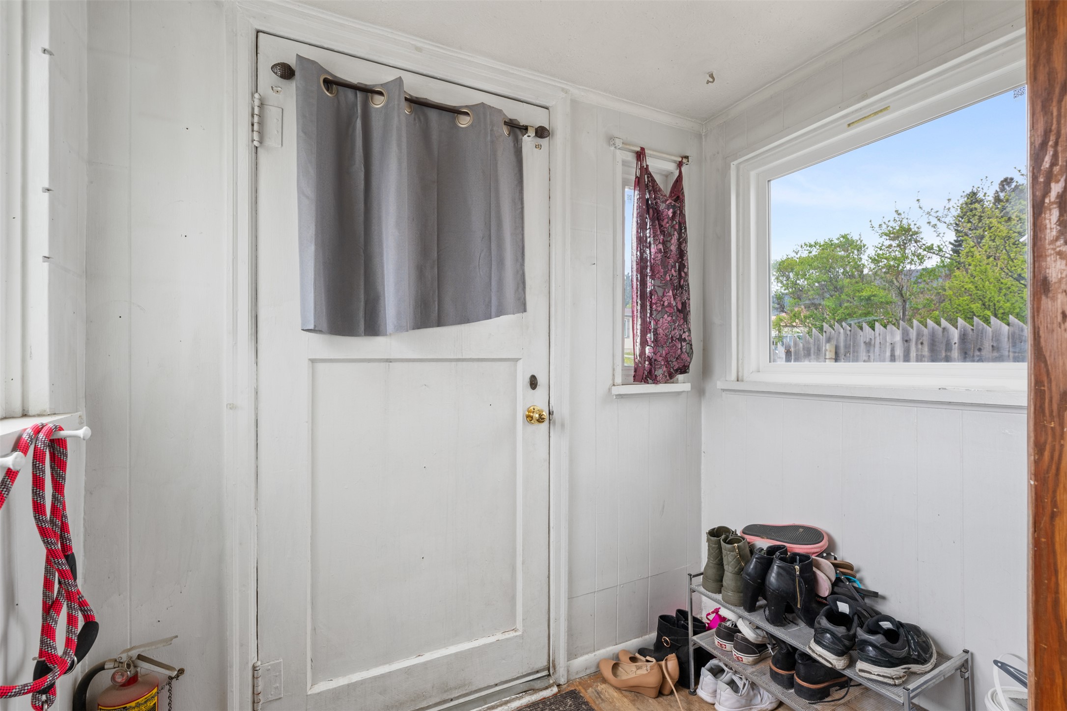 2422 Pine Street Property Photo 3