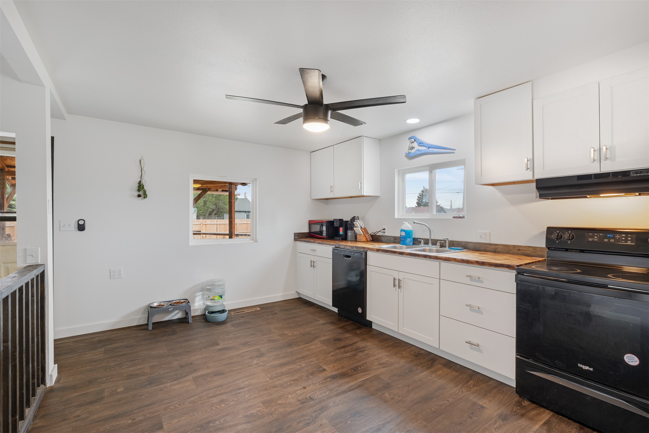 2422 Pine Street Property Photo 8
