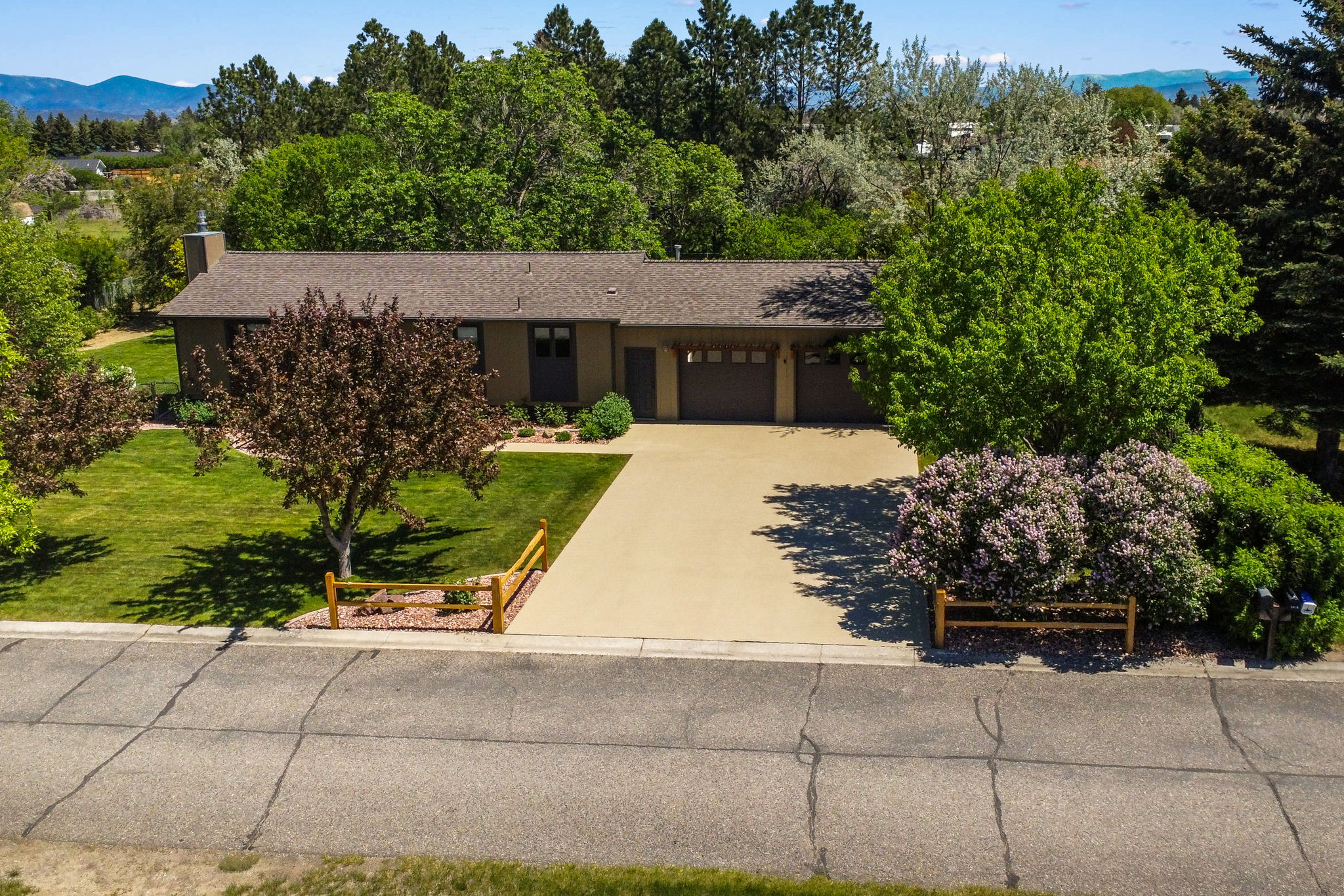 5489 Sahara Court Property Photo 2