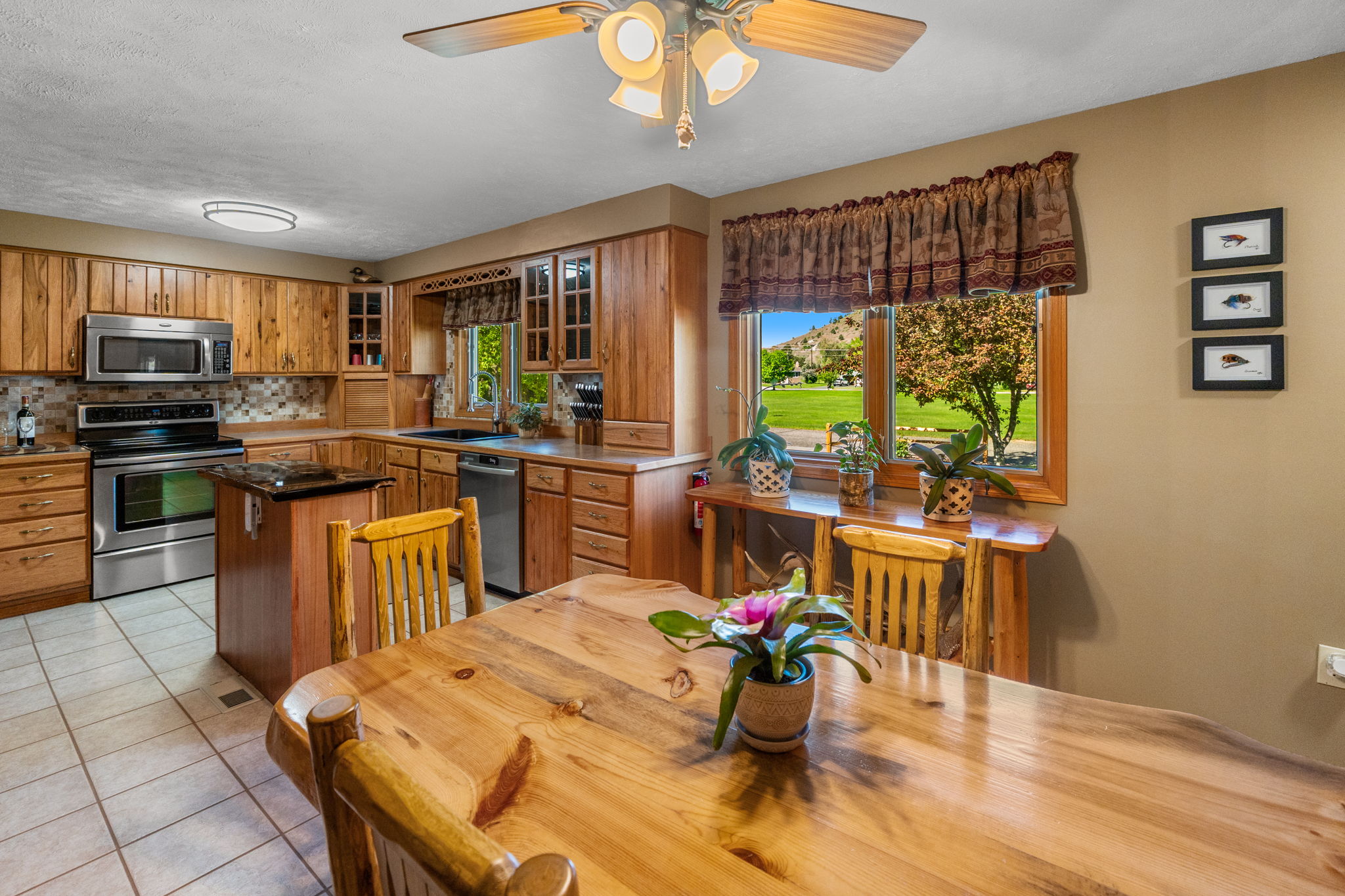 5489 Sahara Court Property Photo 3