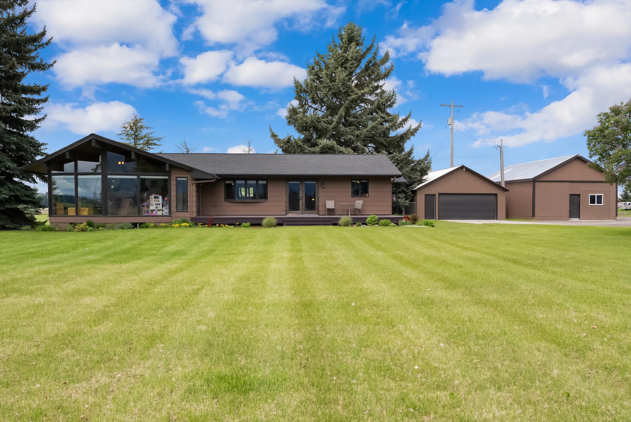 1020 Middle Road Property Photo