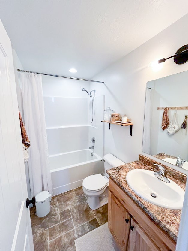 825 Cochise Way Property Photo 32