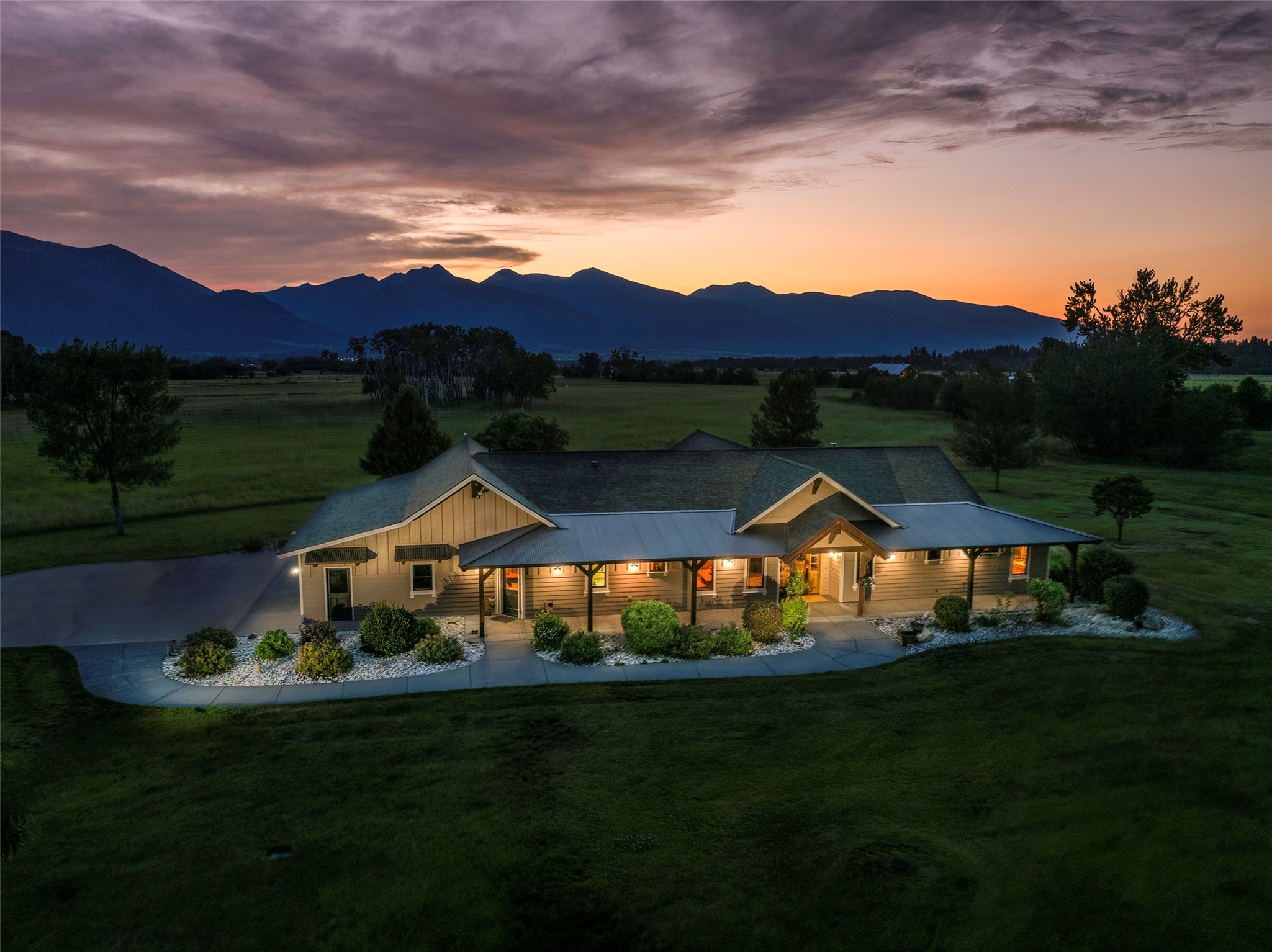 711 Middle Burnt Fork Road Property Photo 3