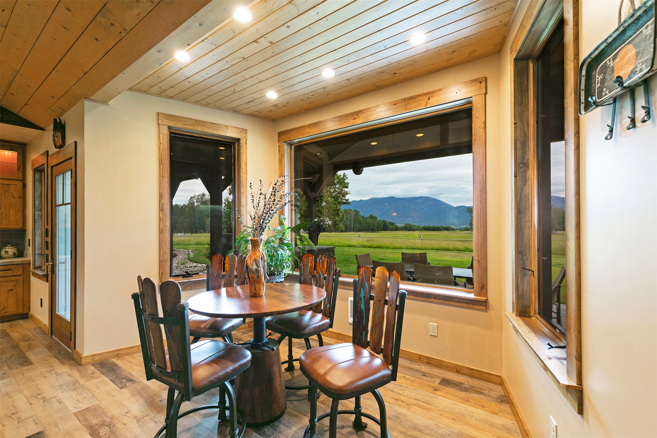 711 Middle Burnt Fork Road Property Photo 17