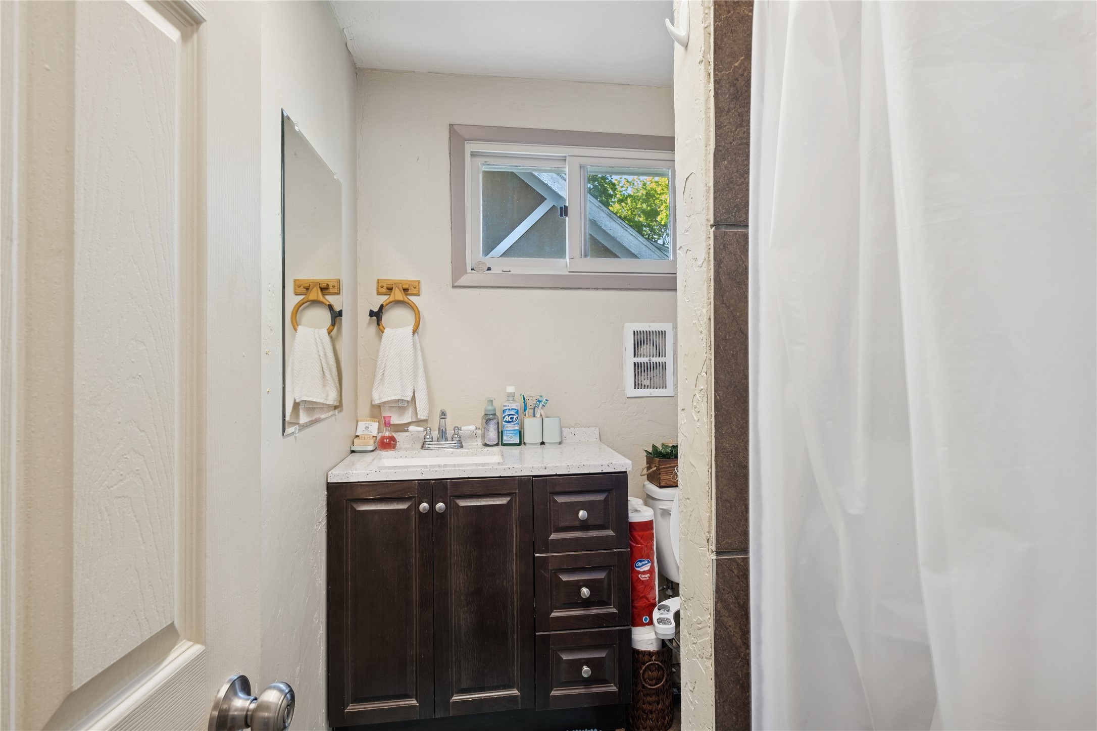44 5th Avenue E Property Photo 32