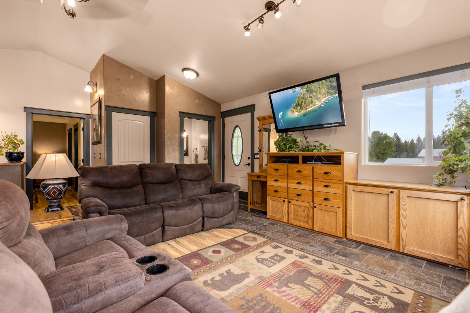 580 Hollow Lane Property Photo 8