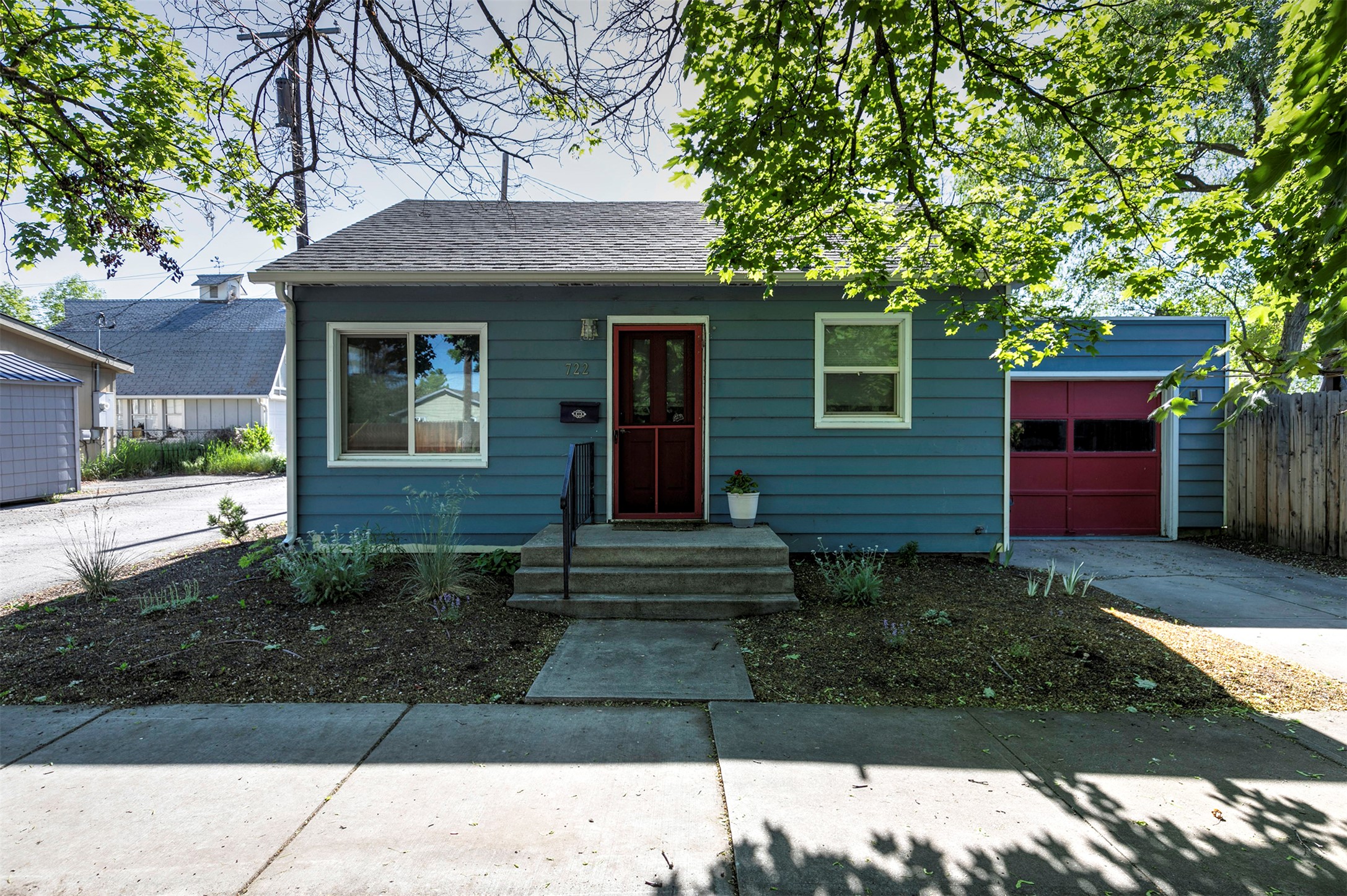 722 Oak Street Property Photo 1