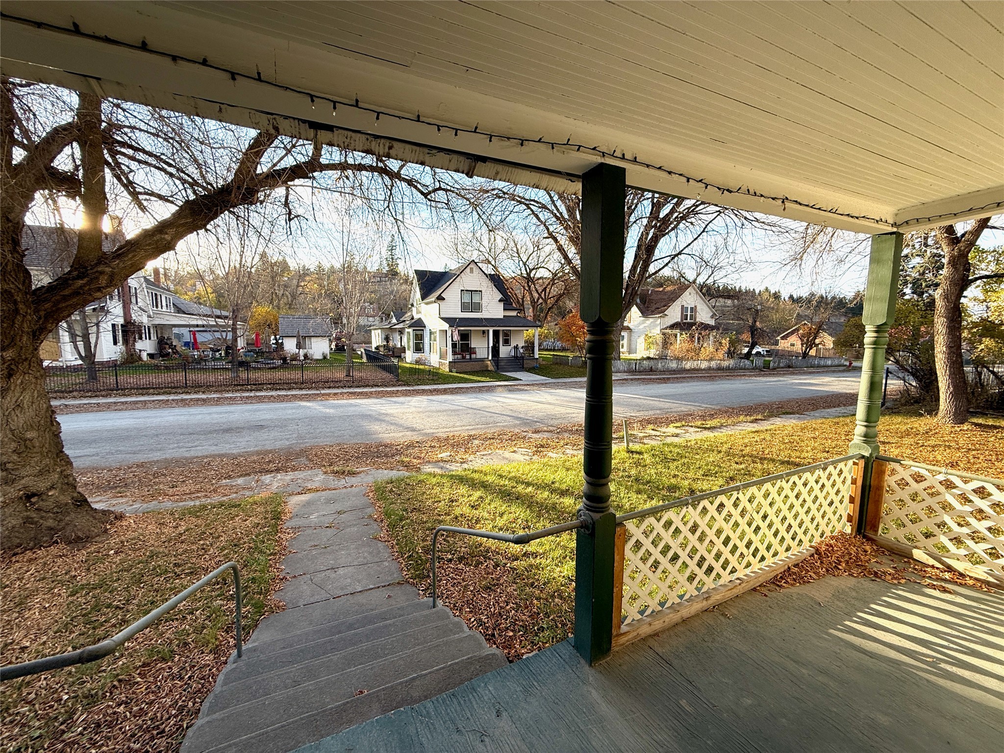 506 1st Avenue E A,b,c Property Photo 3