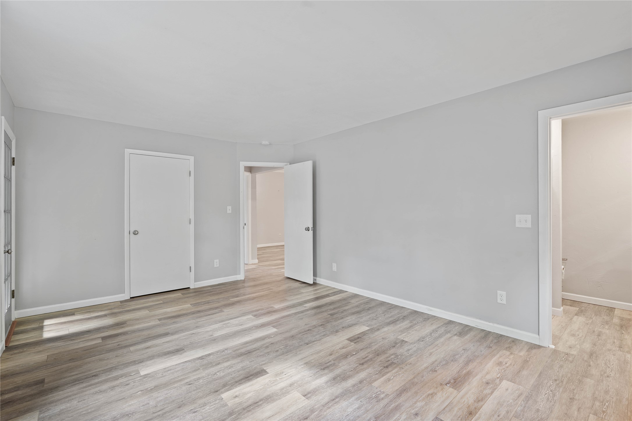 649 Dearborn Avenue Property Photo 14