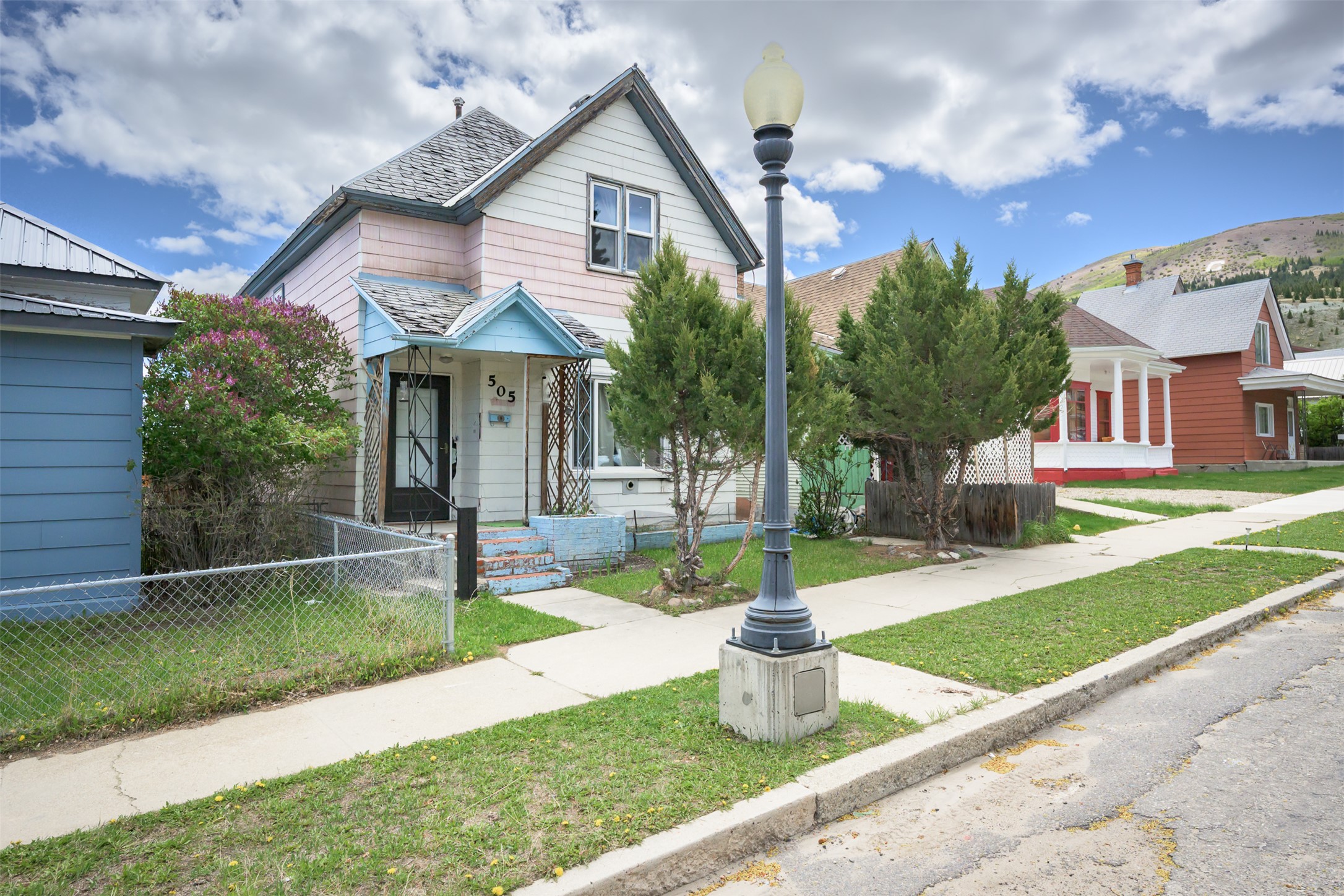 505 Oak Street Property Photo 1