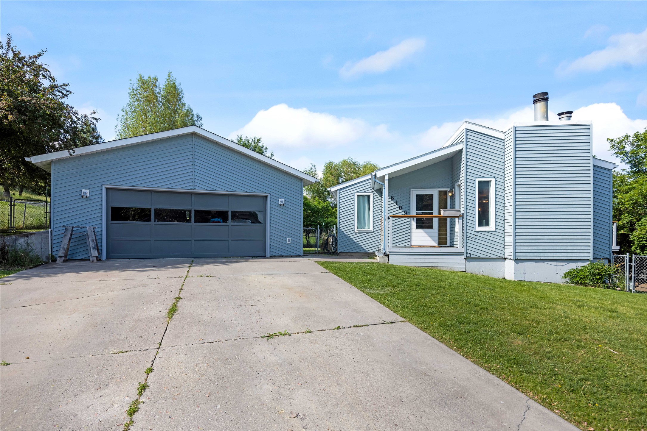 6109 Mainview Drive Property Photo 1