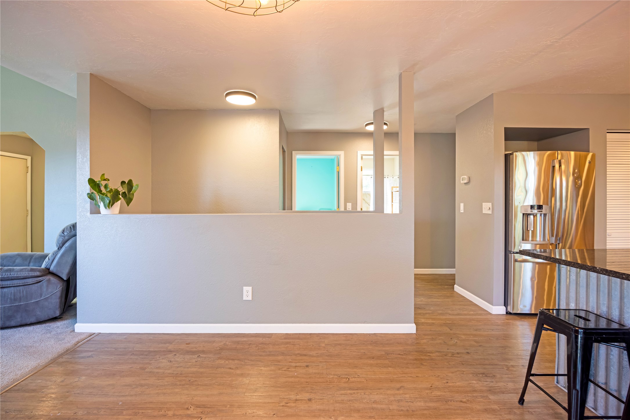 6109 Mainview Drive Property Photo 8