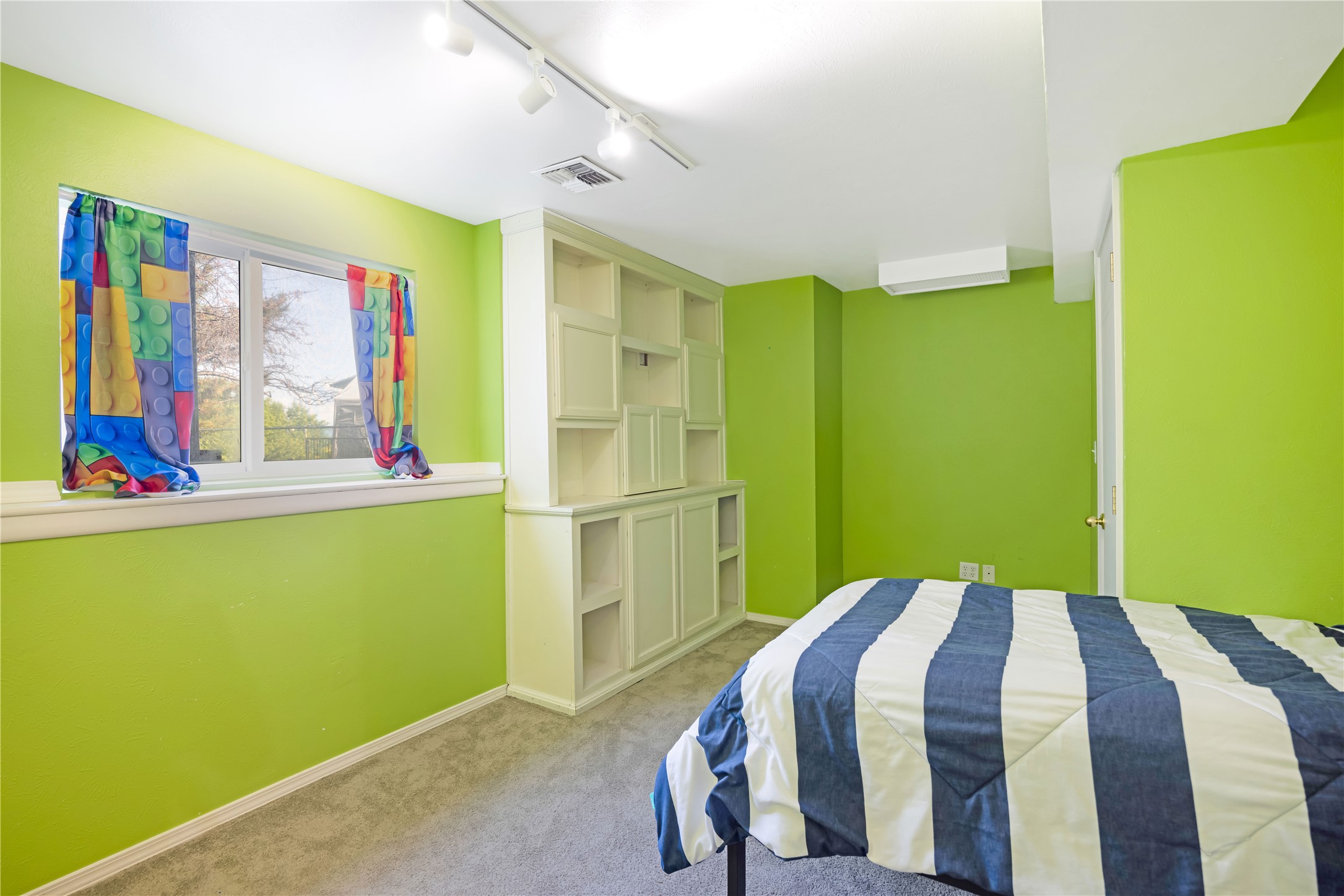 6109 Mainview Drive Property Photo 15