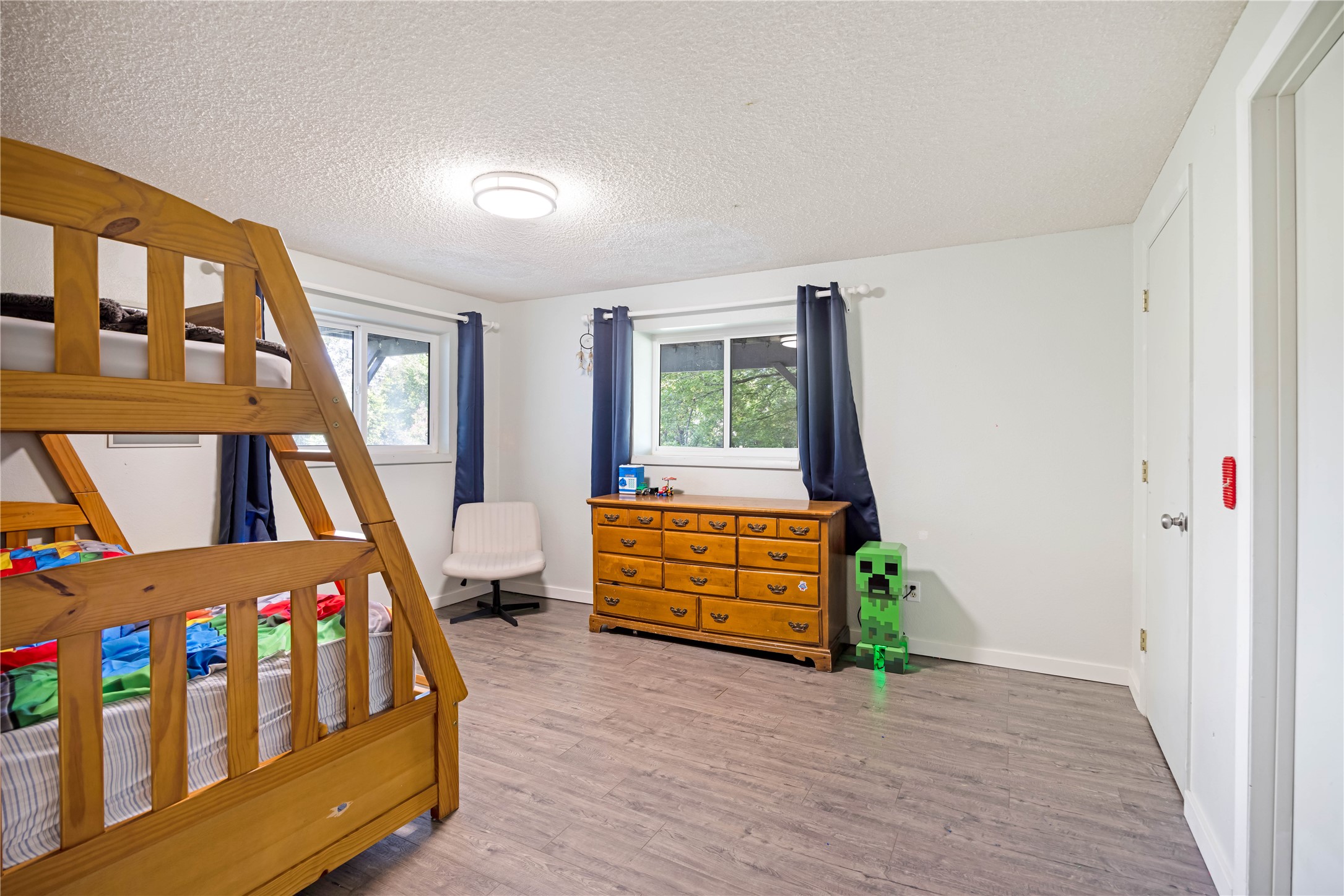 6109 Mainview Drive Property Photo 16