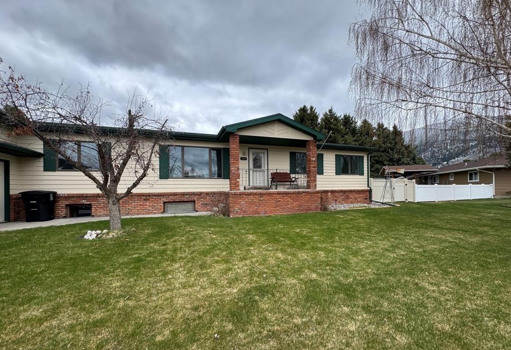 105 Country Club Lane