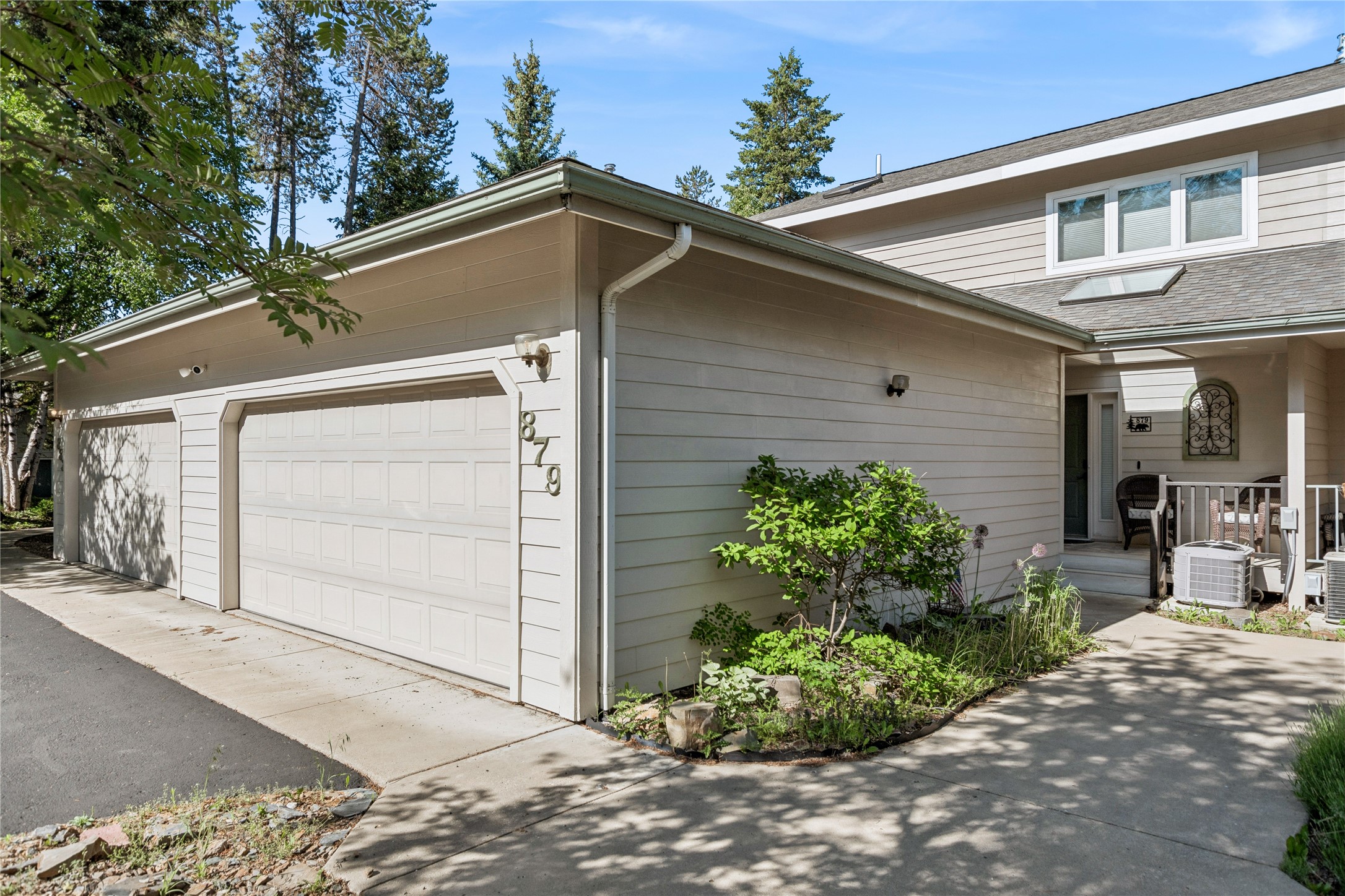 879 Saint Andrews Drive Property Photo 1