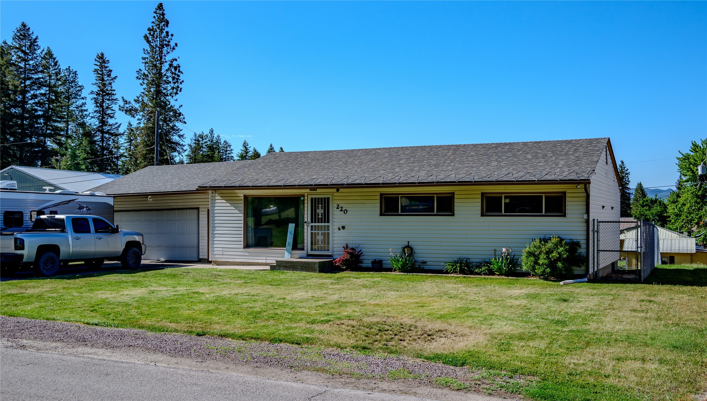 220 W Cedar Street Property Photo