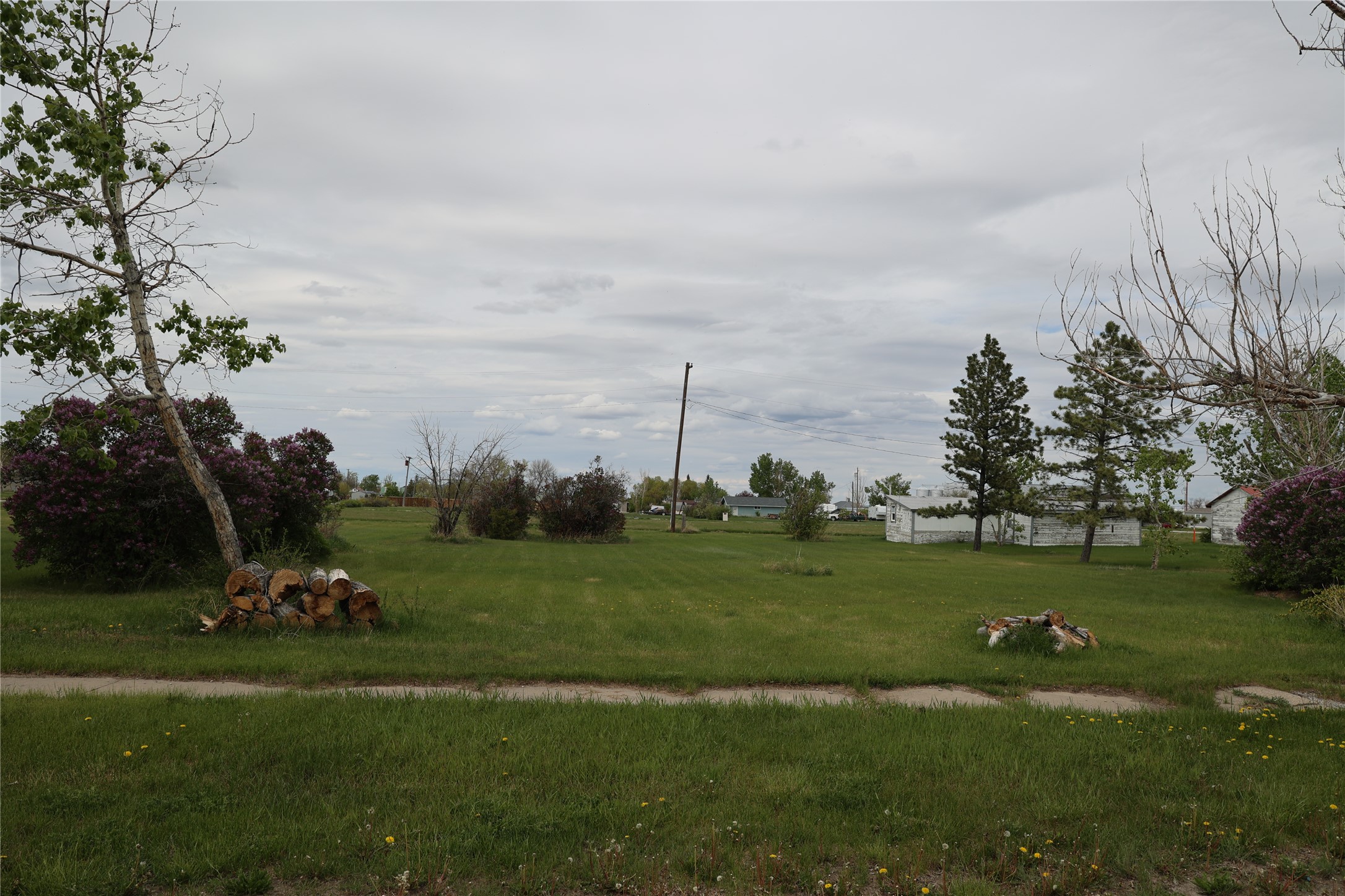 701 Illinois Avenue Property Photo 3