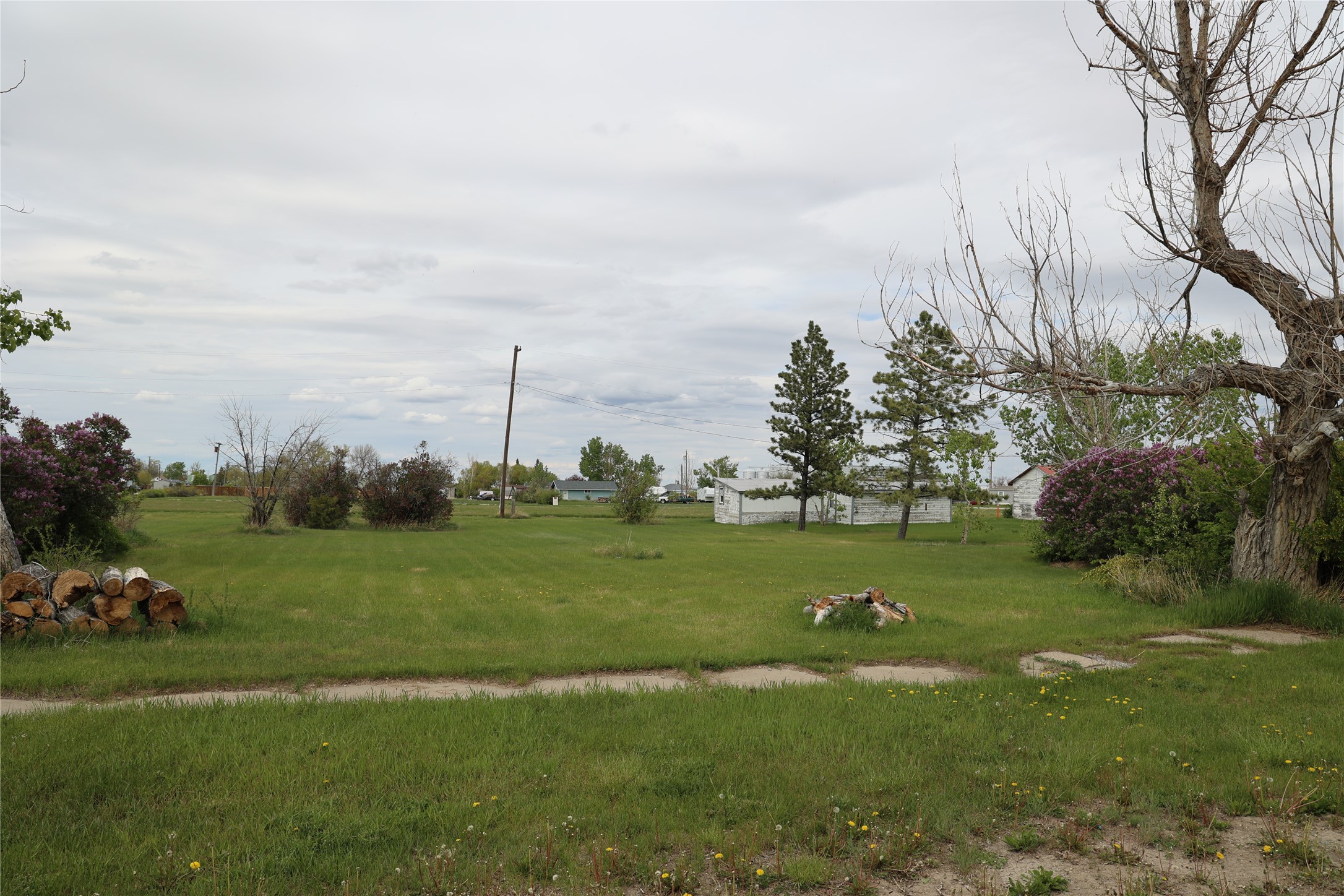 701 Illinois Avenue Property Photo 4