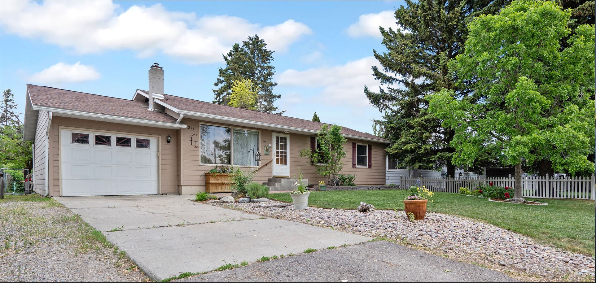 1217 5th Street W Property Photo