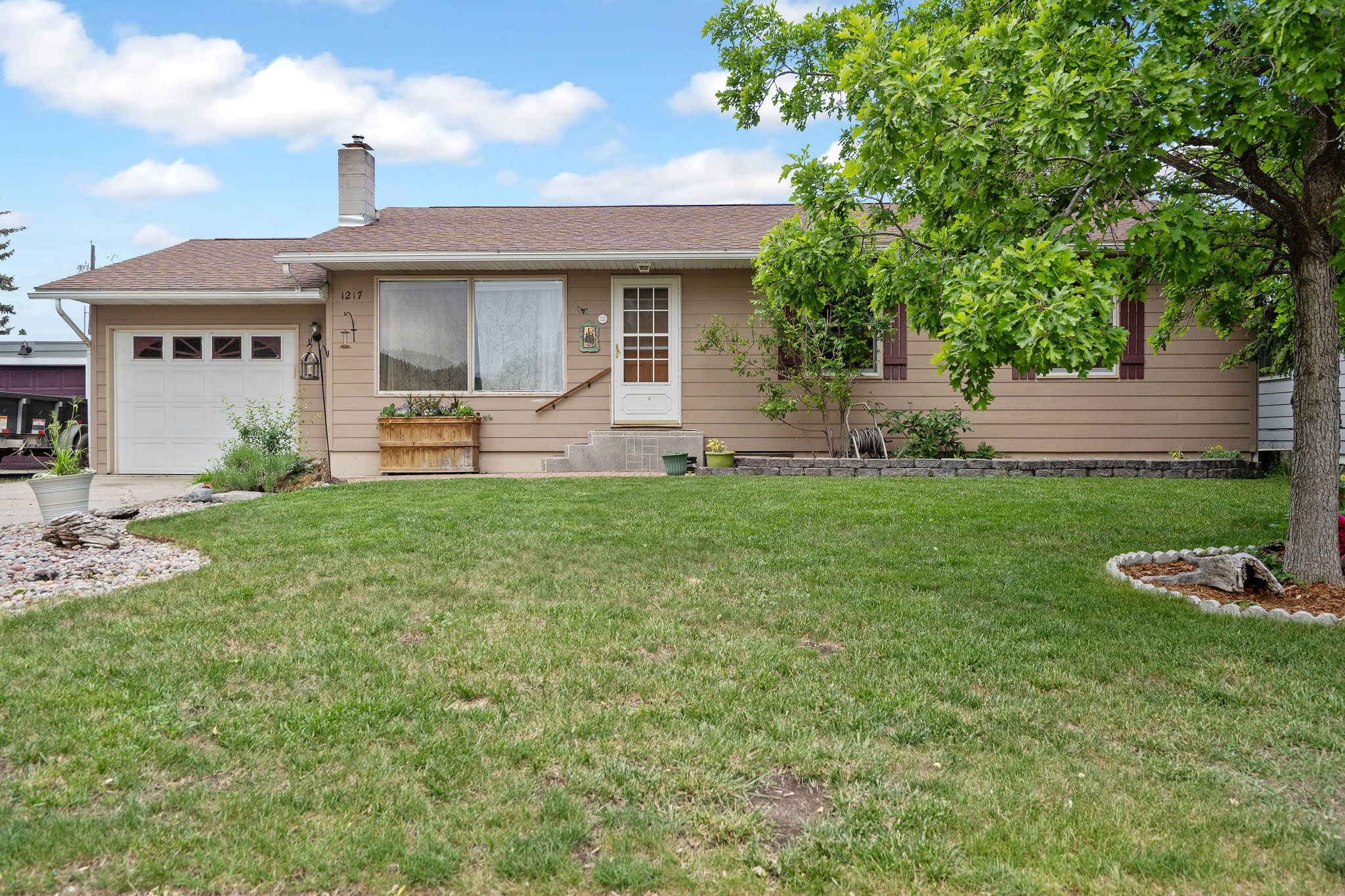 1217 5th Street W Property Photo 2