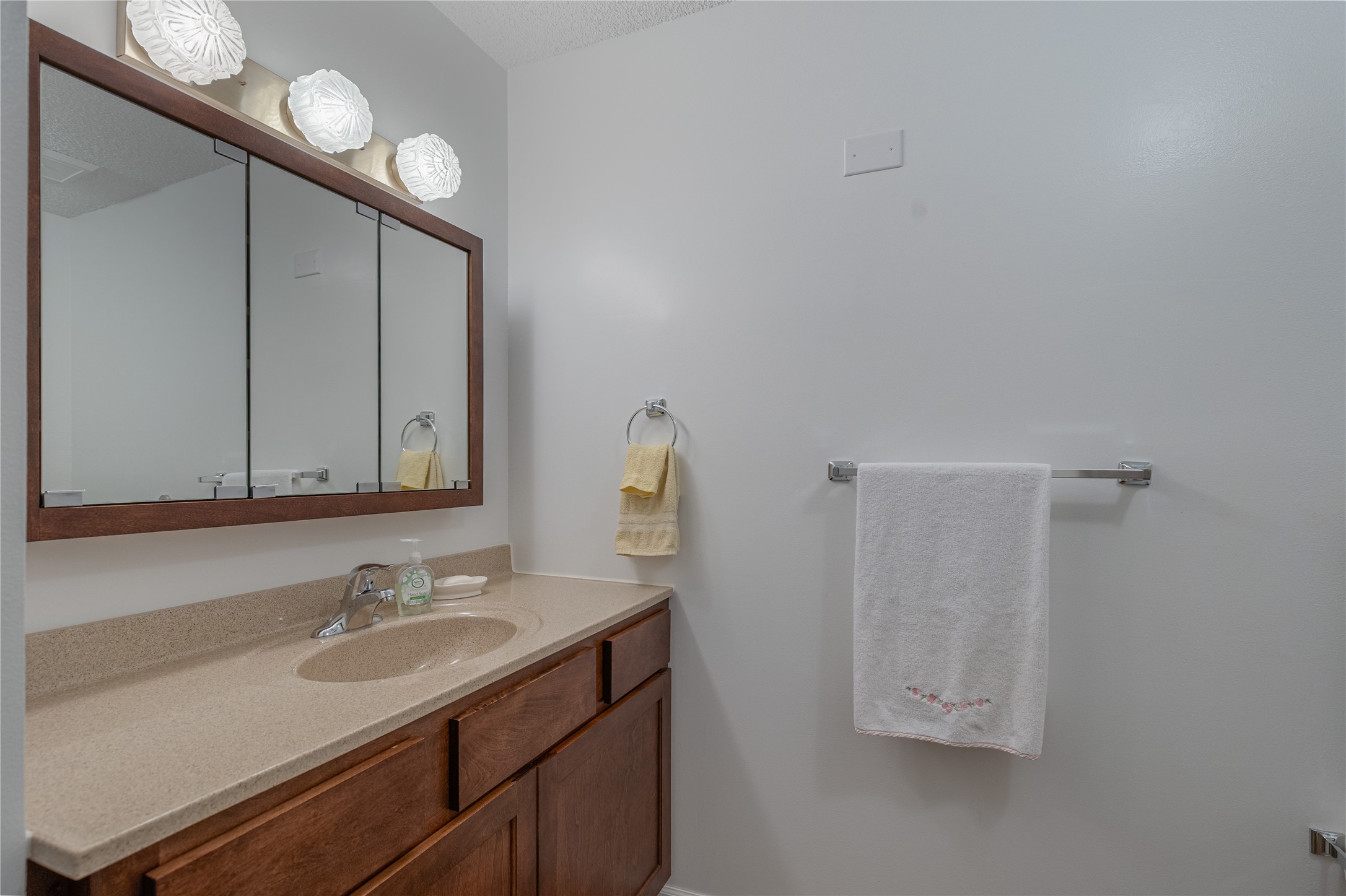 405 Park Drive N 4b Property Photo 4