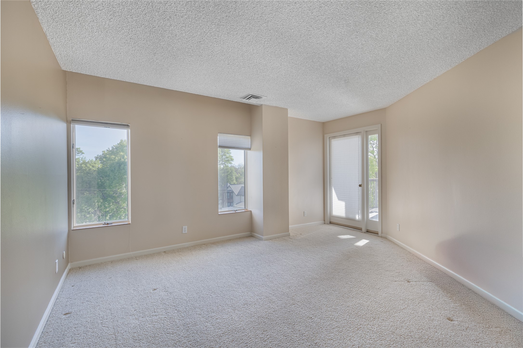 405 Park Drive N 4b Property Photo 6