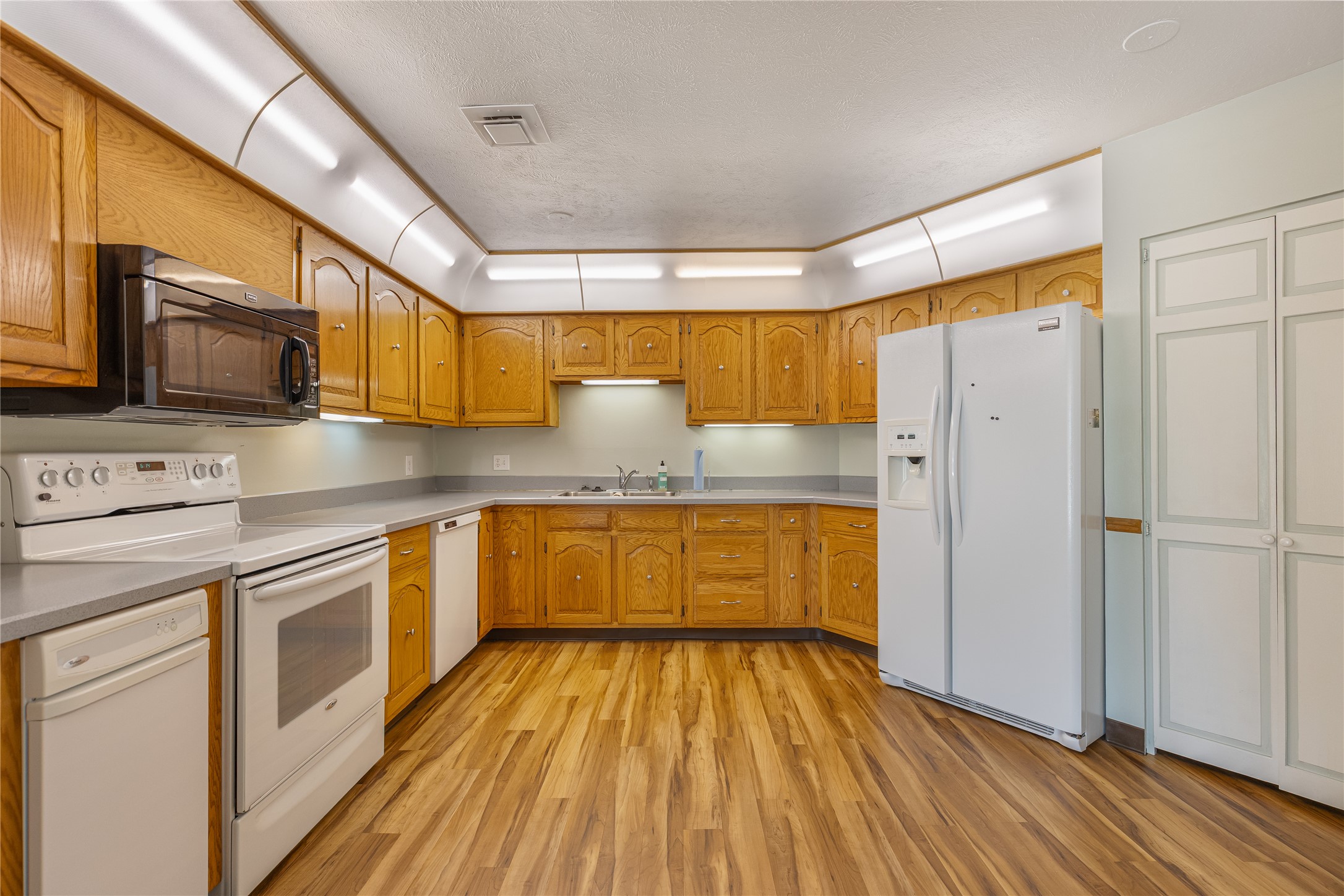 405 Park Drive N 4b Property Photo 18