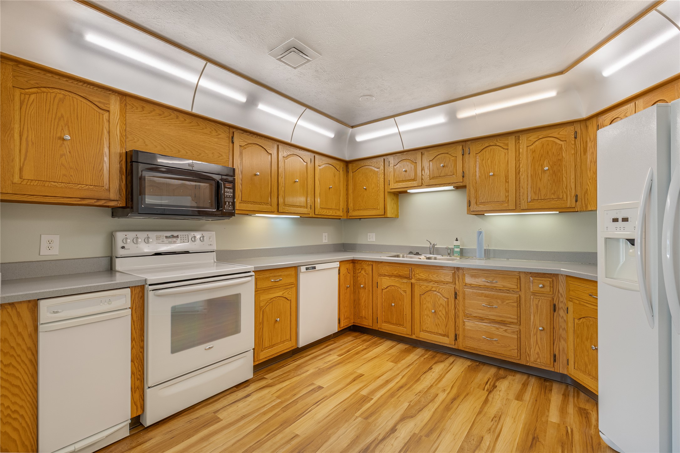 405 Park Drive N 4b Property Photo 19
