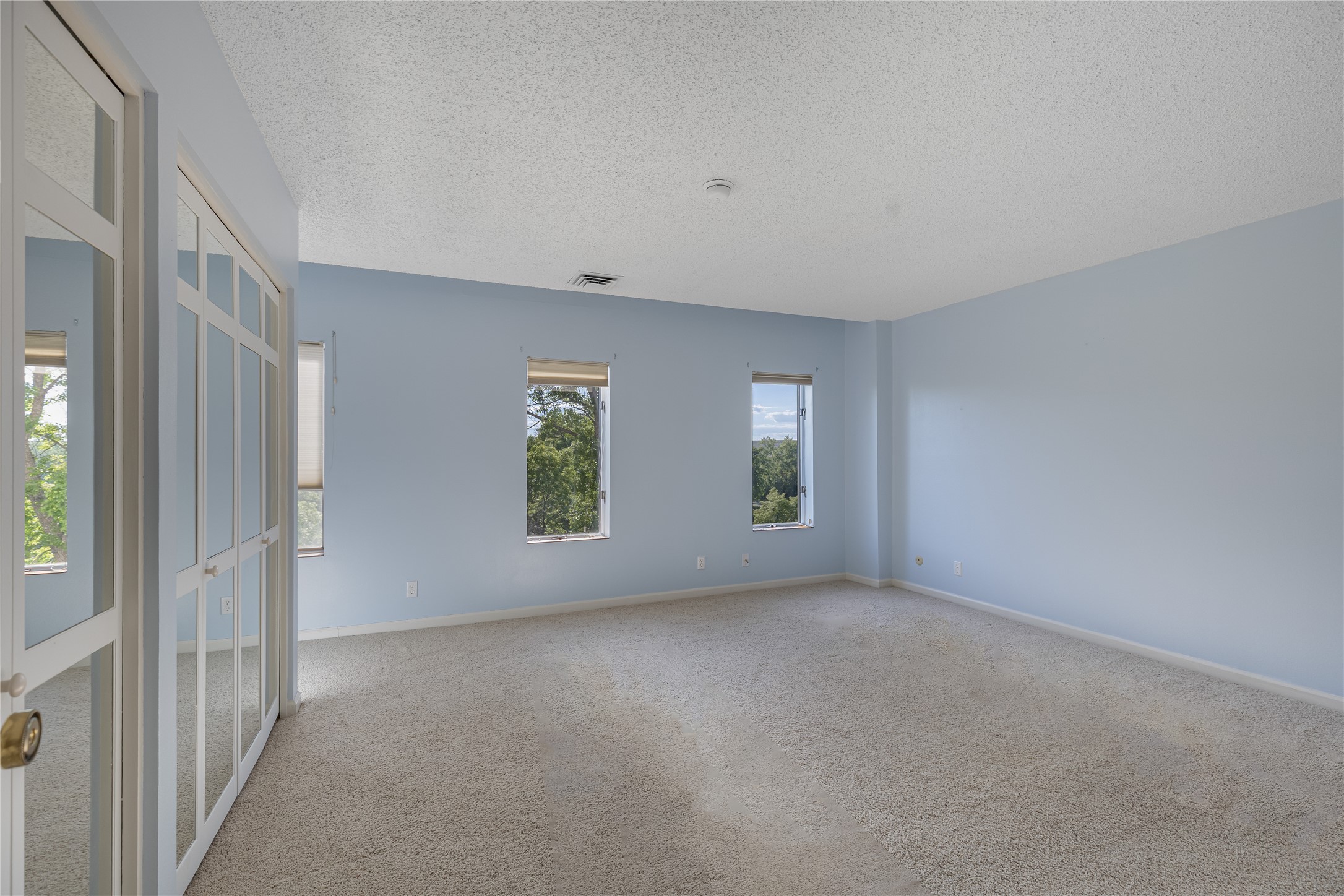 405 Park Drive N 4b Property Photo 21