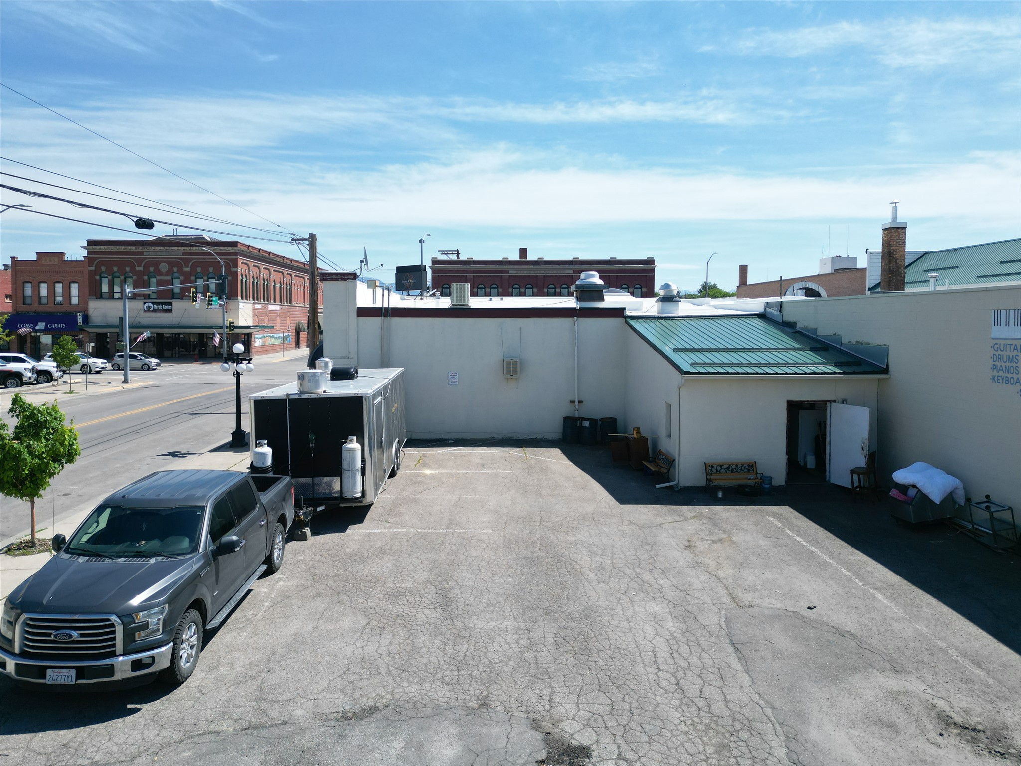 302 S Main Street Property Photo 10