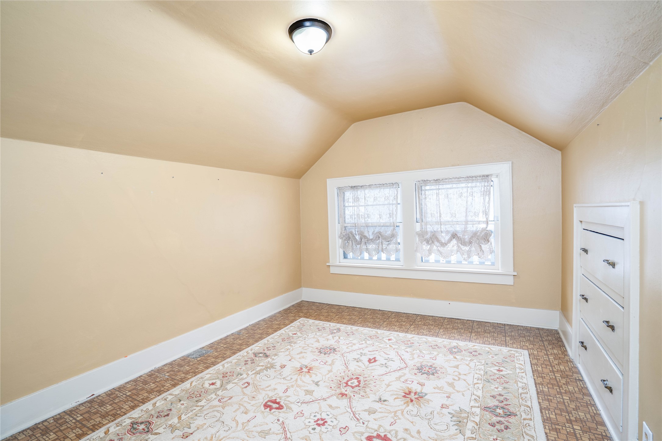 804 Broadway Street Property Photo 28