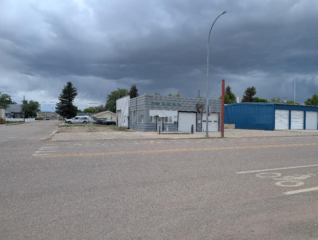 807 Oilfield Avenue