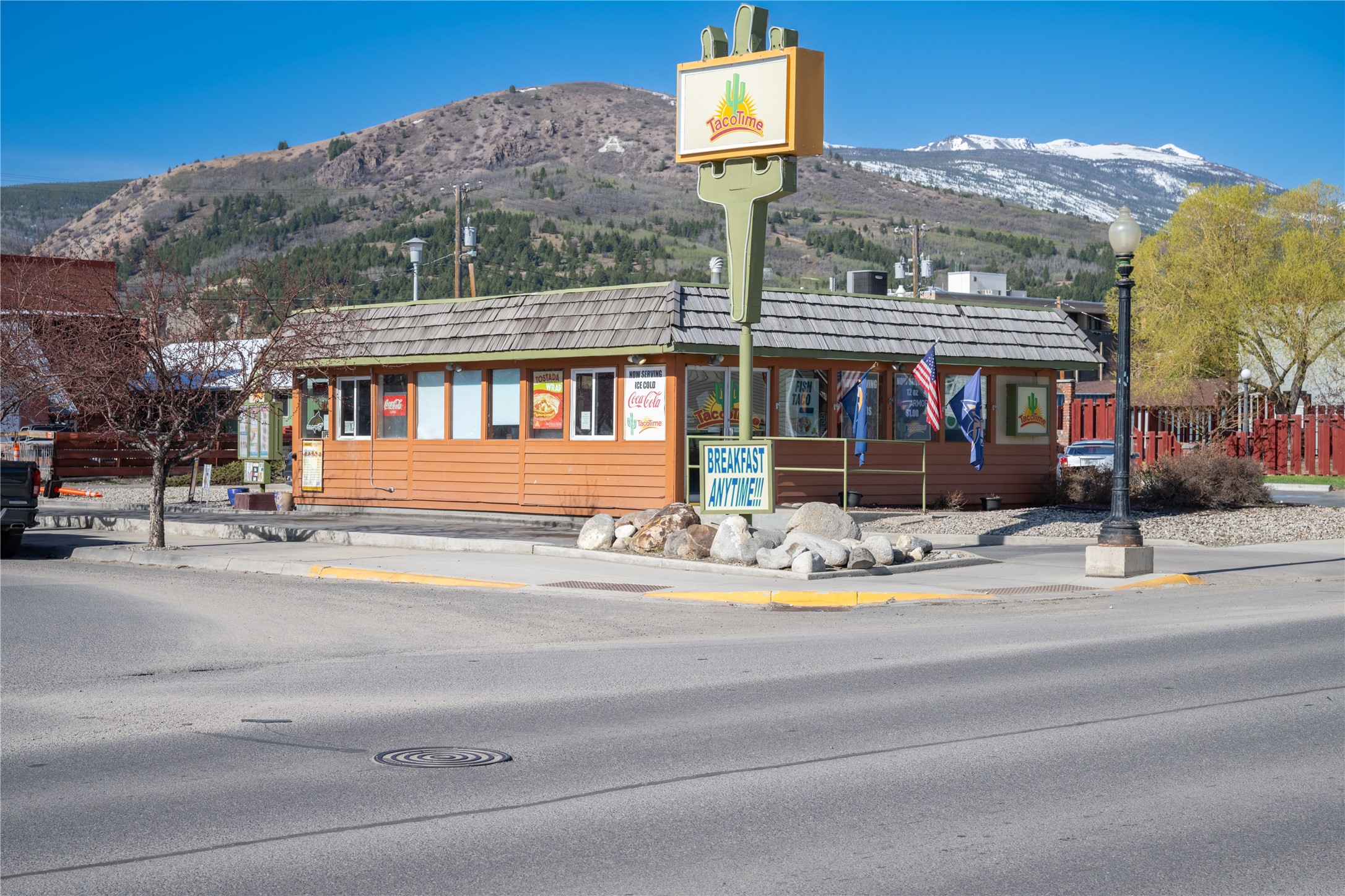 421 E Commercial Avenue Property Photo