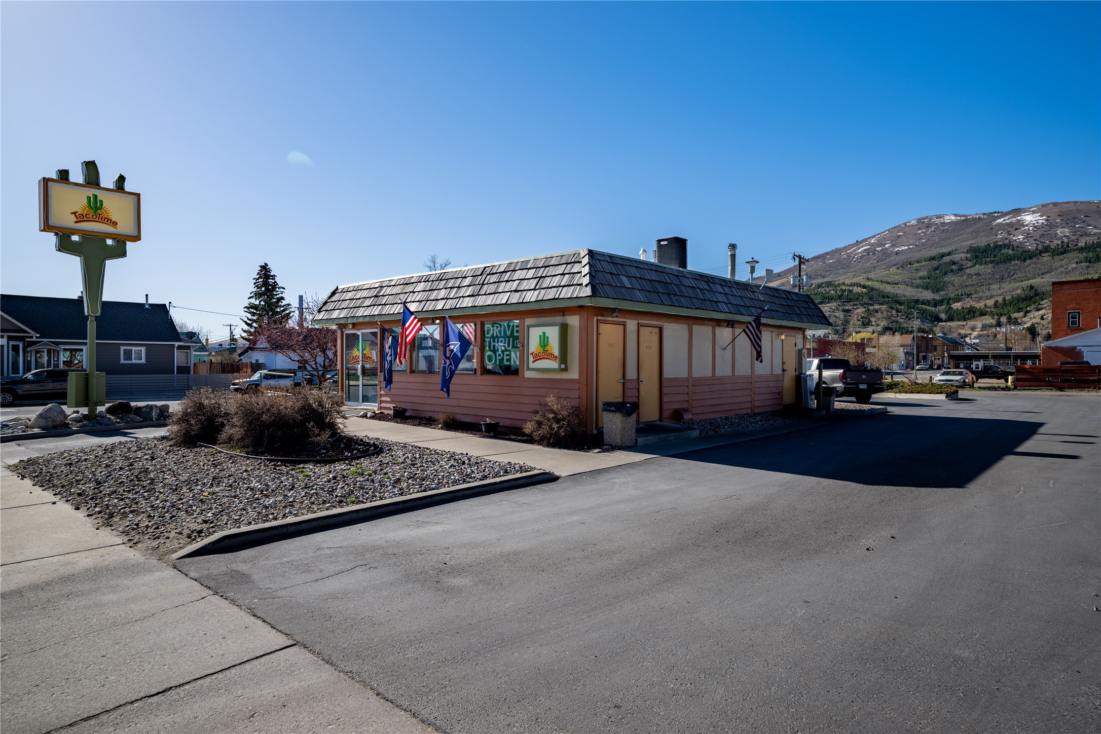 421 E Commercial Avenue Property Photo 12