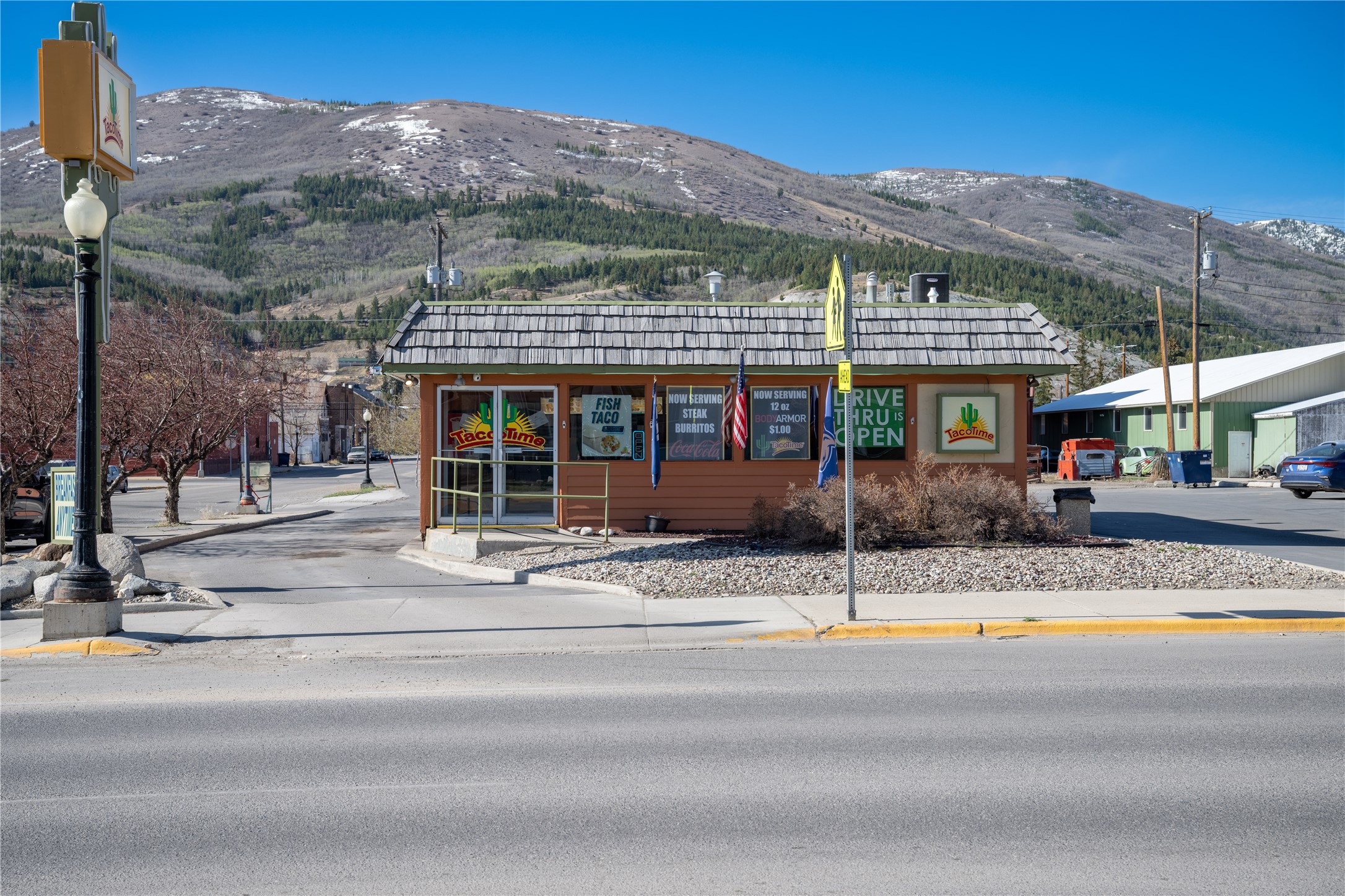 421 E Commercial Avenue Property Photo 14