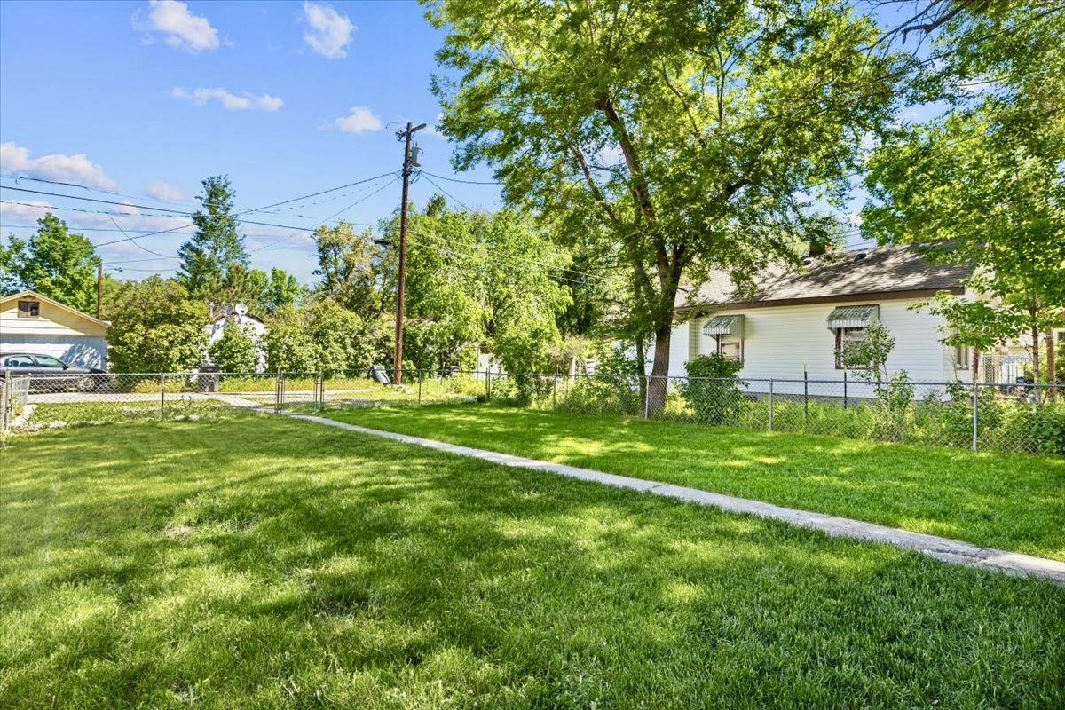 643 Parkhill Drive Property Photo 4