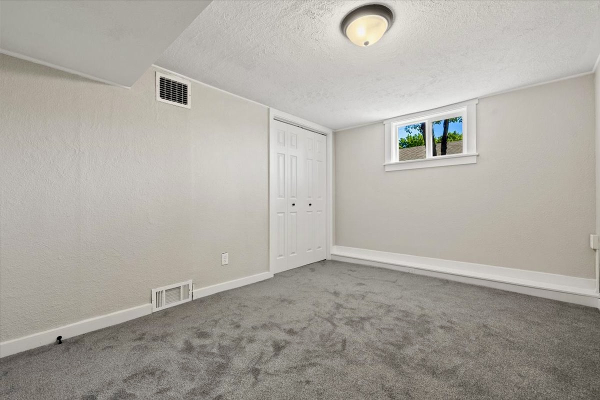 643 Parkhill Drive Property Photo 30