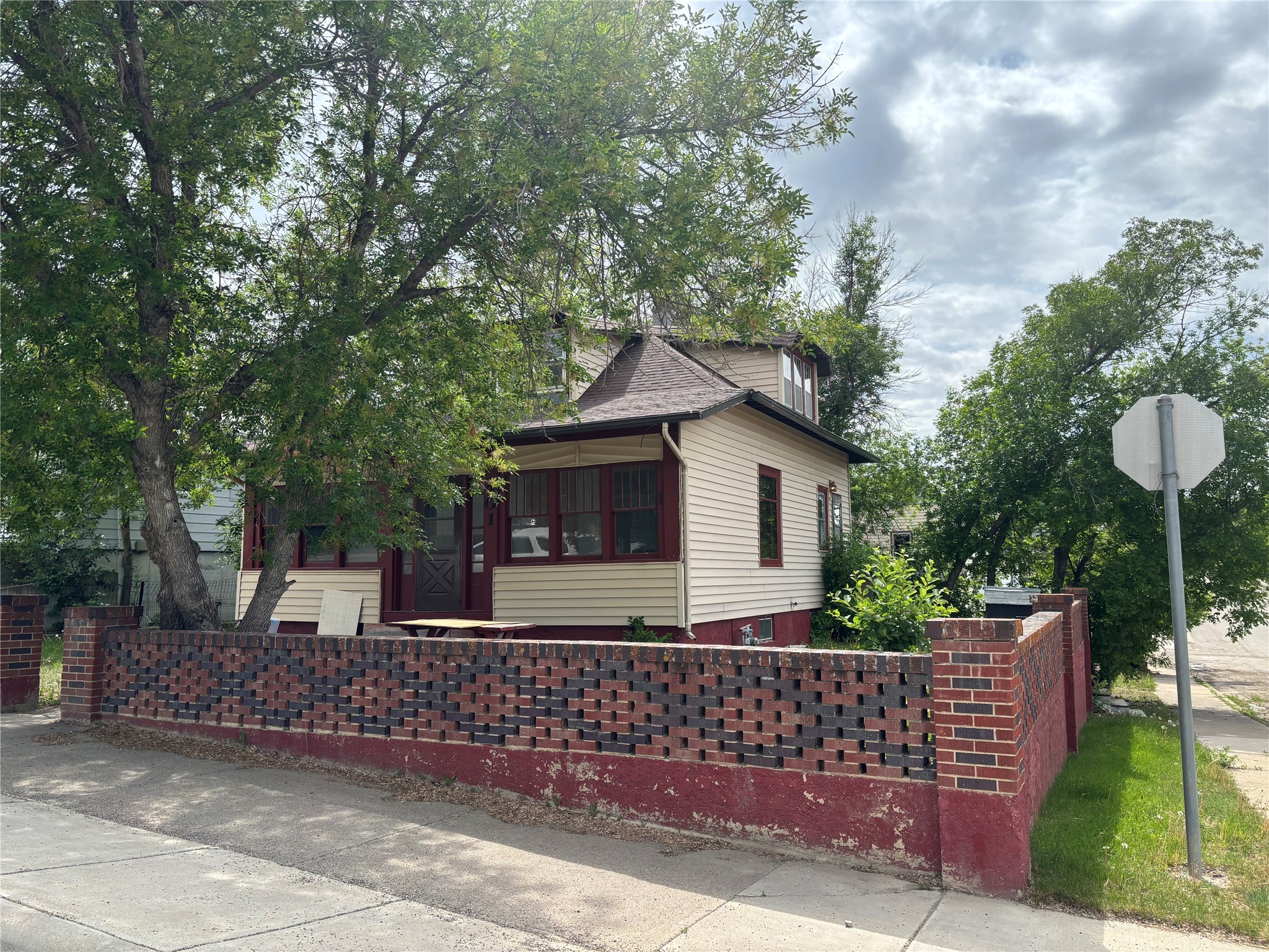 401 6th Avenue S Property Photo 1