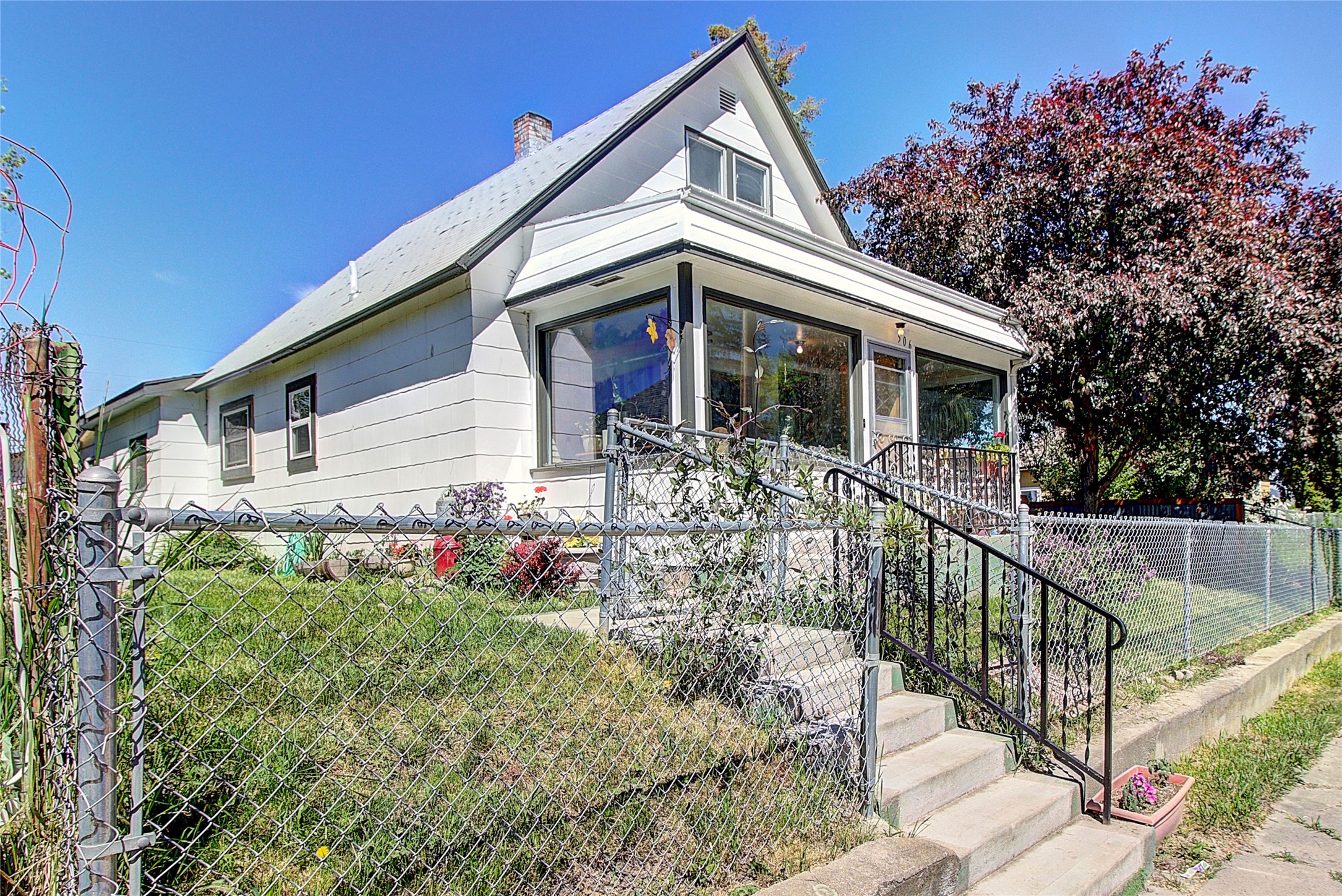 506 2nd Street W Property Photo