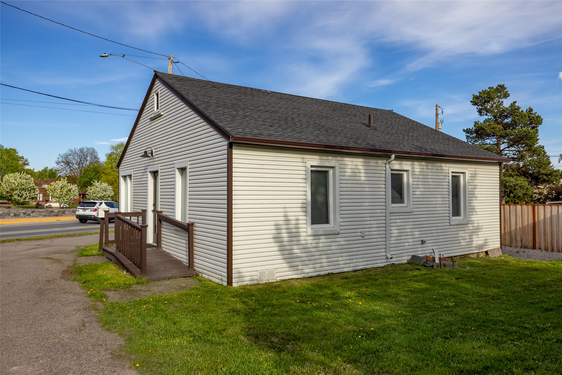 580 Sunset Boulevard Property Photo 3