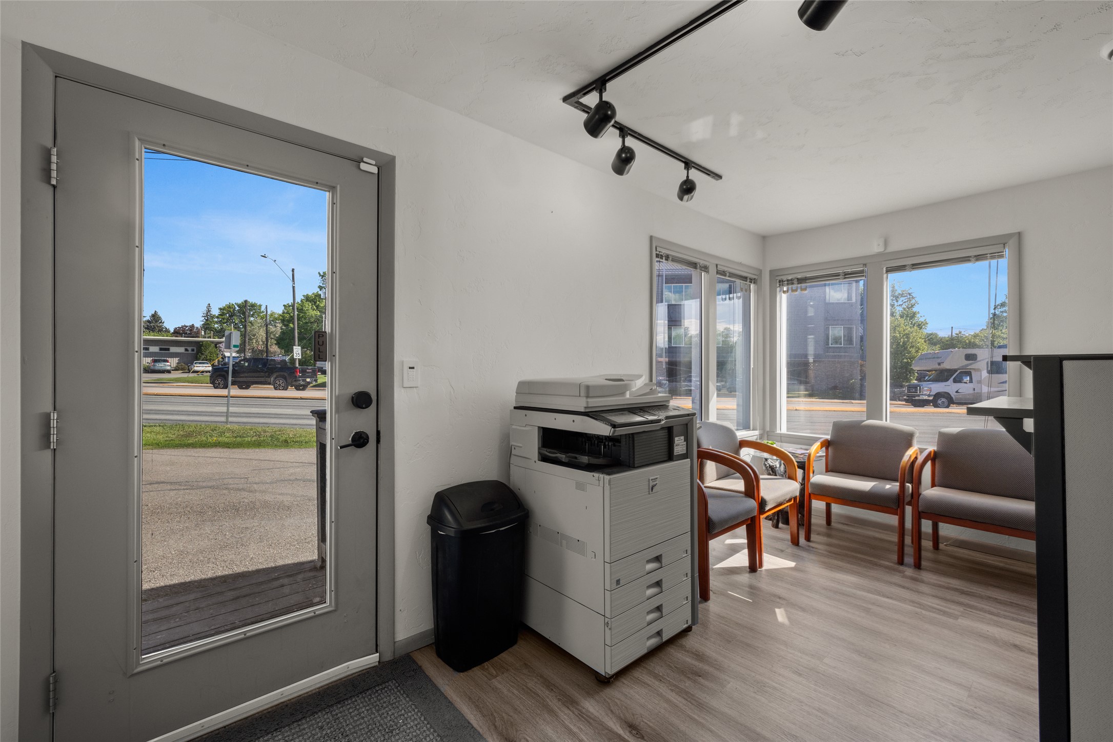 580 Sunset Boulevard Property Photo 4