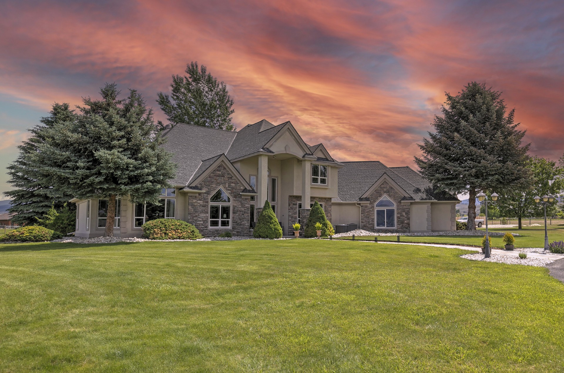 424 Saddle Ridge Road Property Photo 2