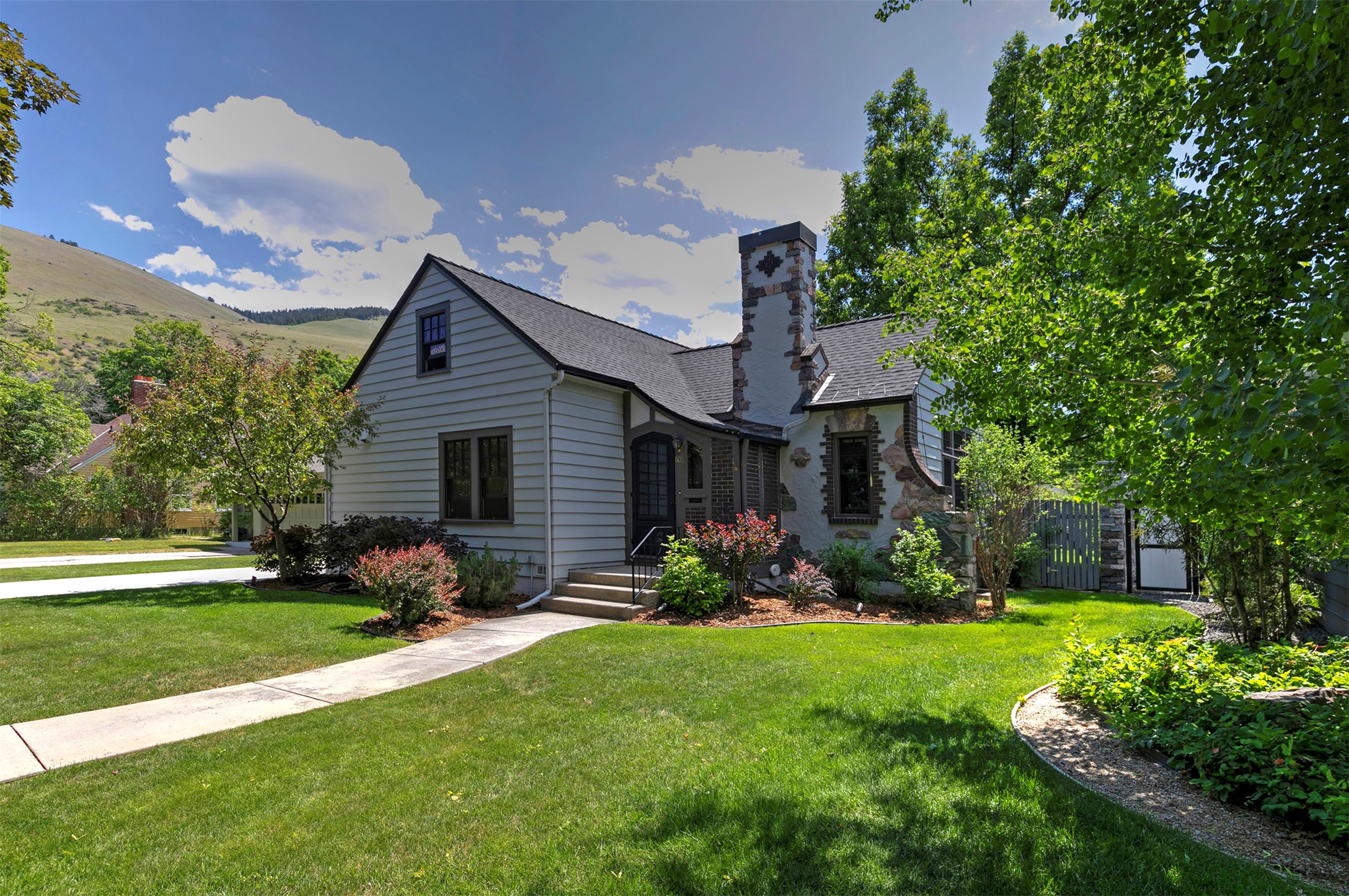 605 Evans Avenue Property Photo 1