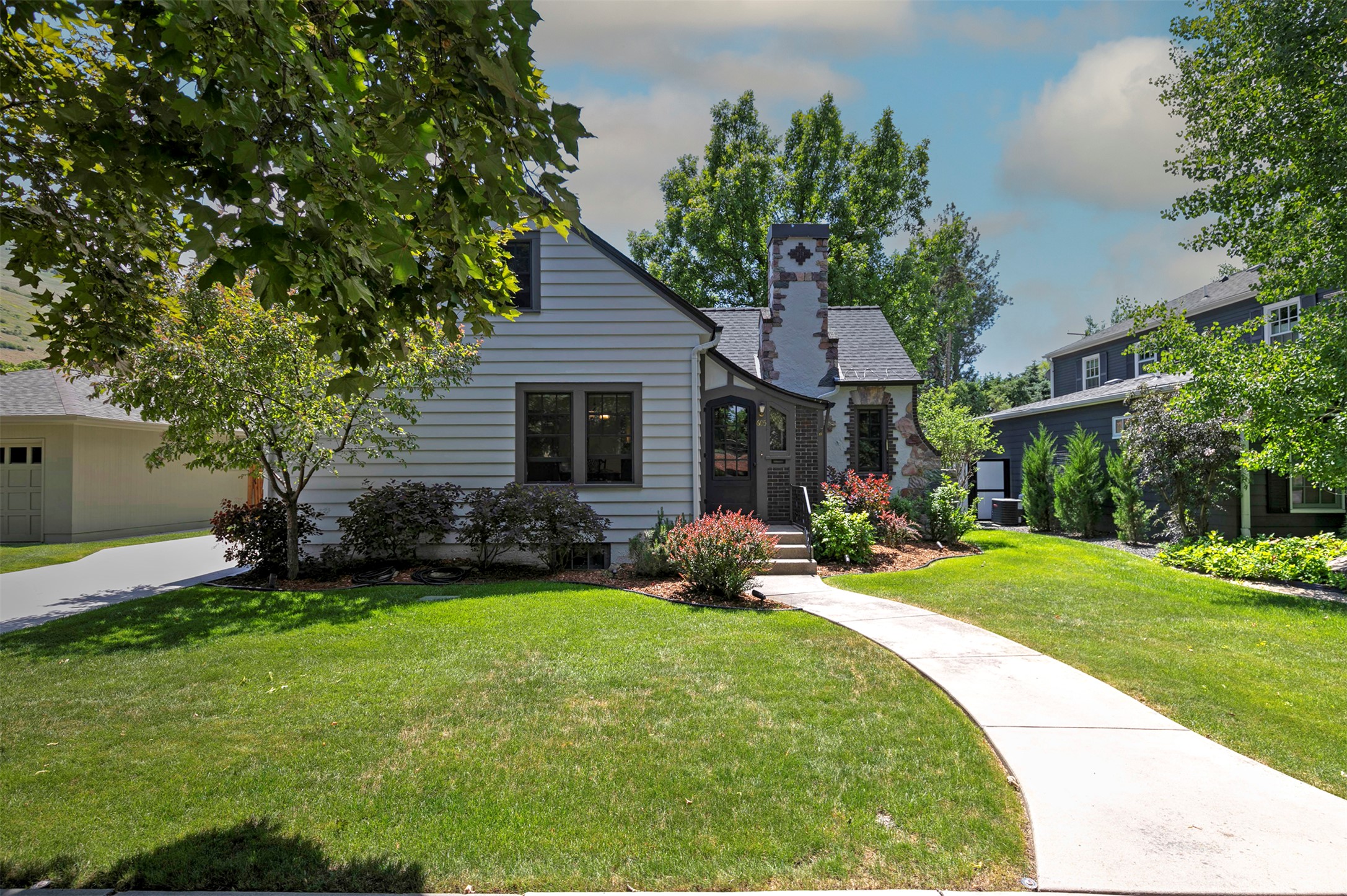 605 Evans Avenue Property Photo 2