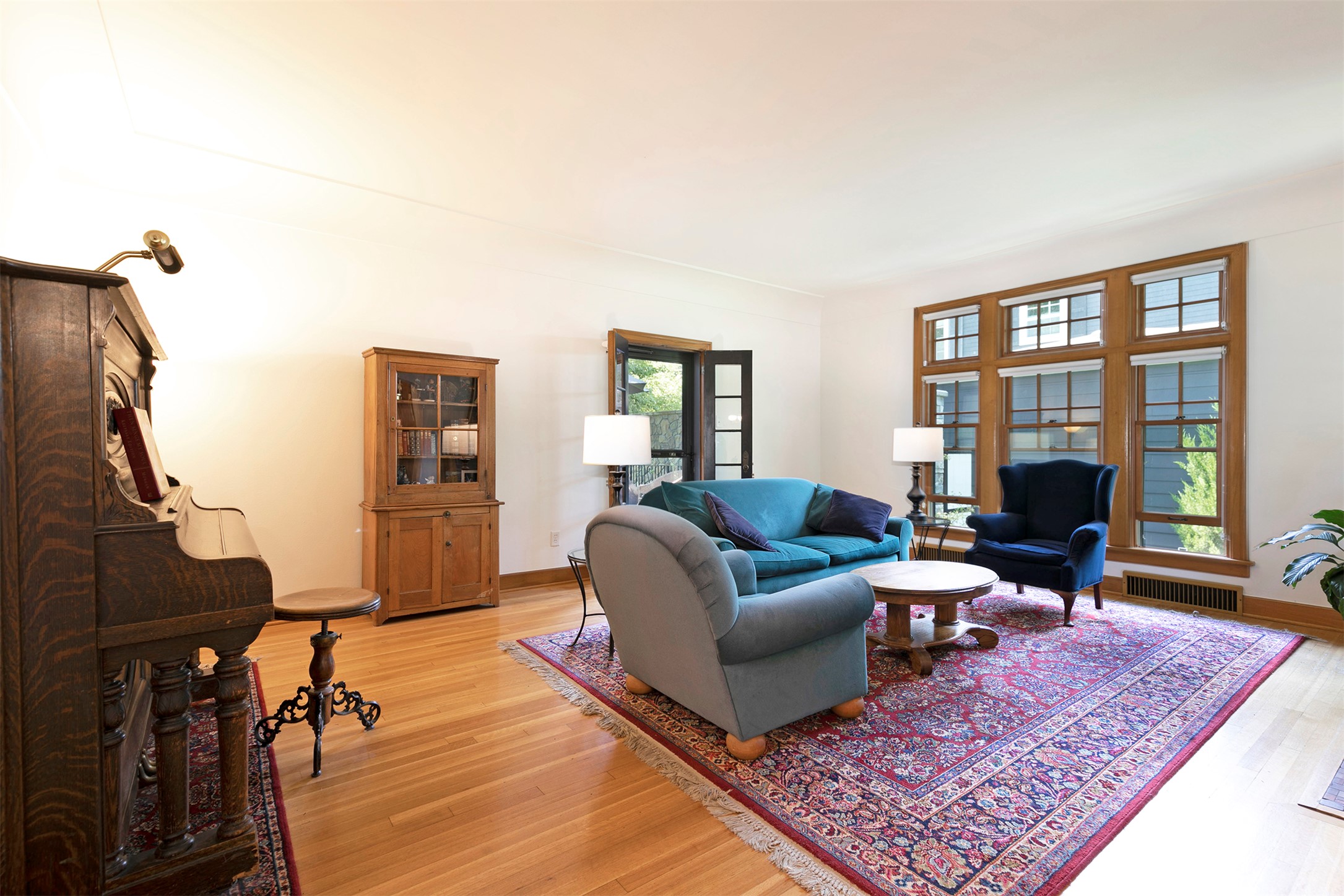 605 Evans Avenue Property Photo 6